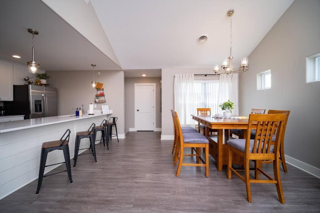 Charming Condo in Bettendorf view 4