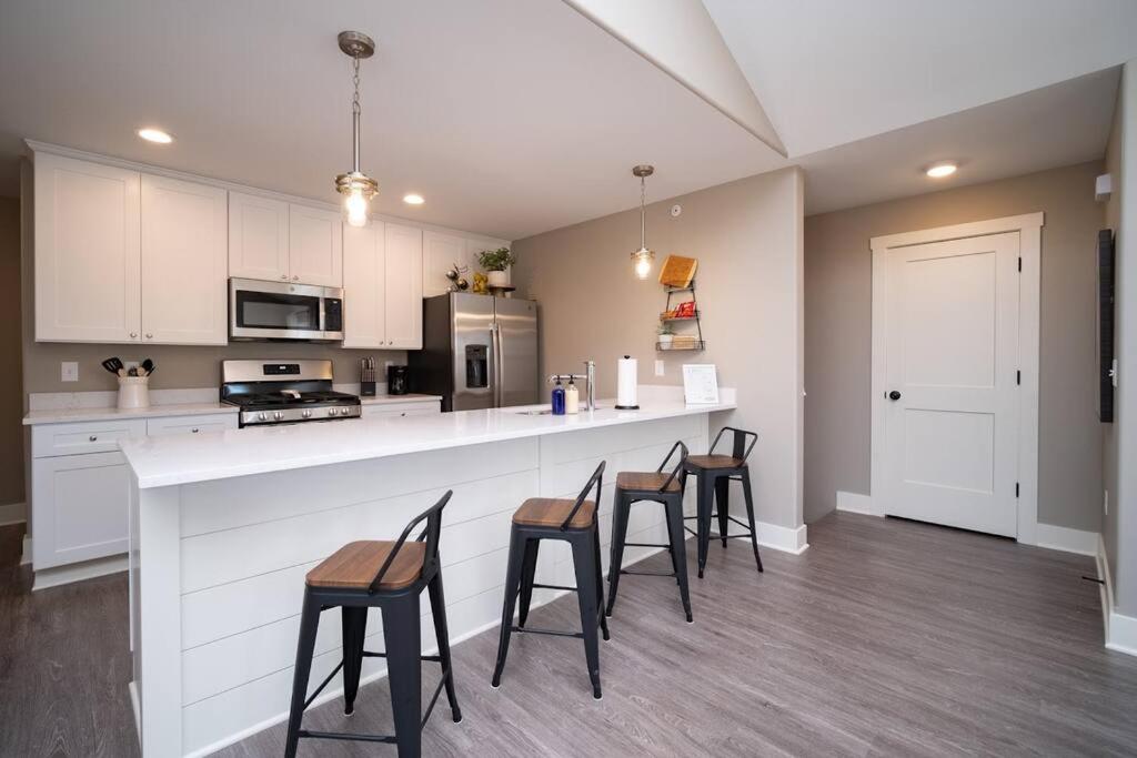 Charming Condo in Bettendorf view 5