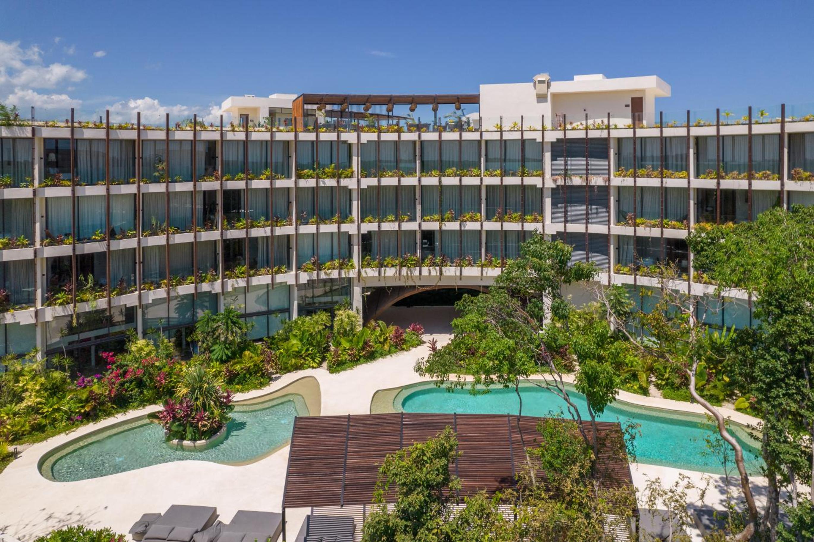 Mistiq Gardens