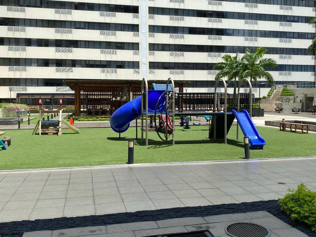 Puerto Santa Ana, Torres Bellini, 2 dormitorios, Parqueo