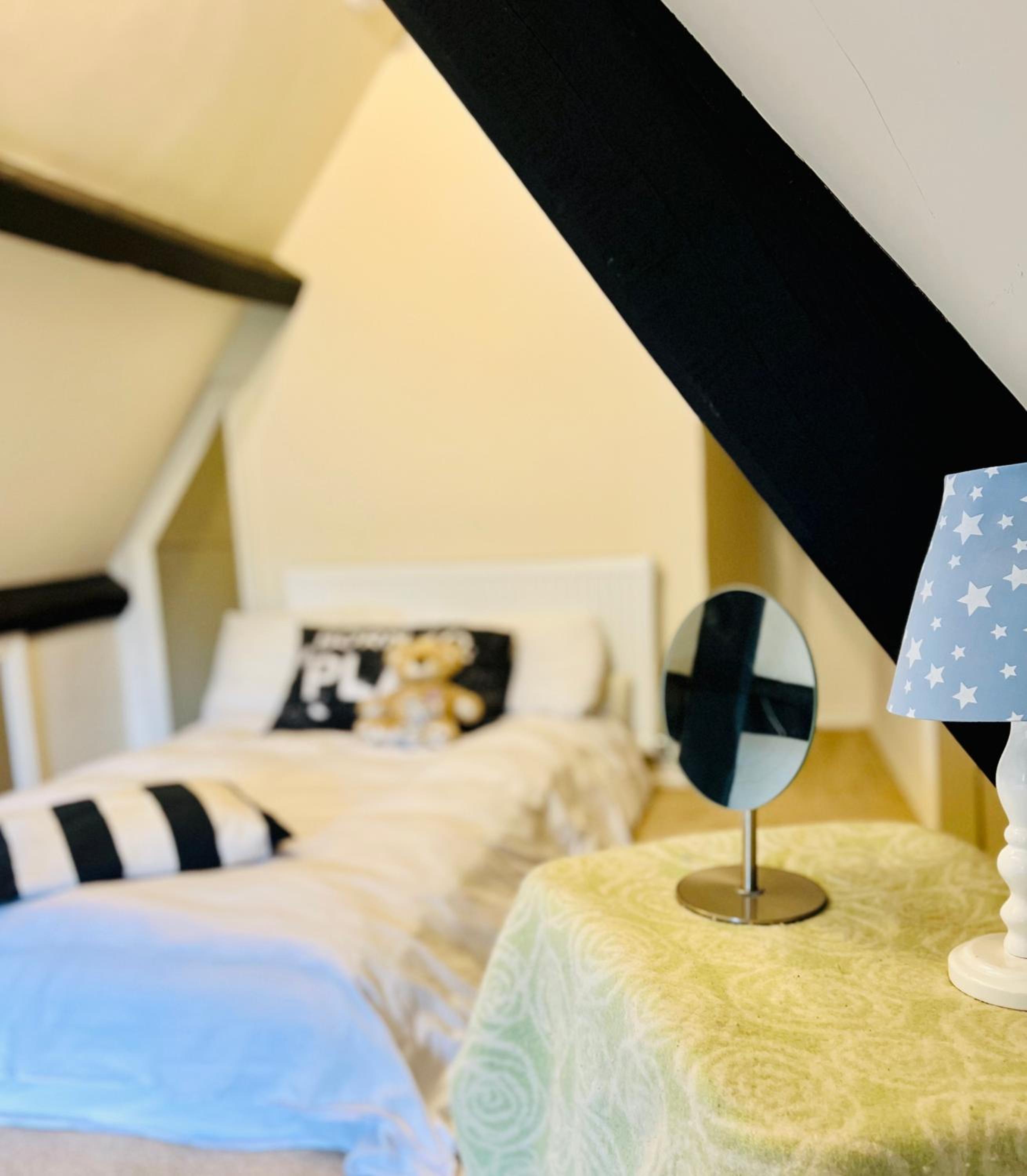 Large room in Stunning Cottage Edge of the Cotswolds