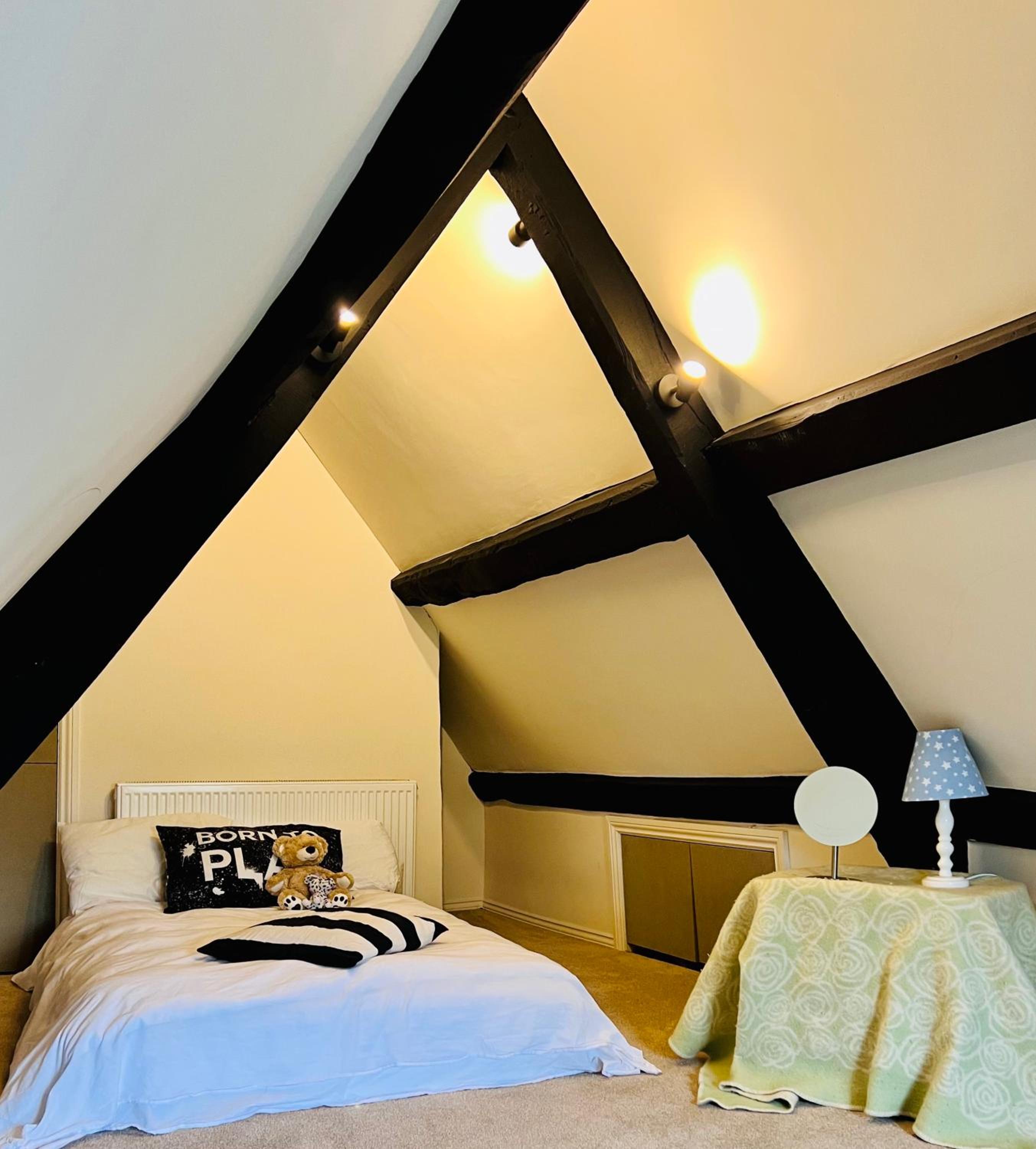 Large room in Stunning Cottage Edge of the Cotswolds