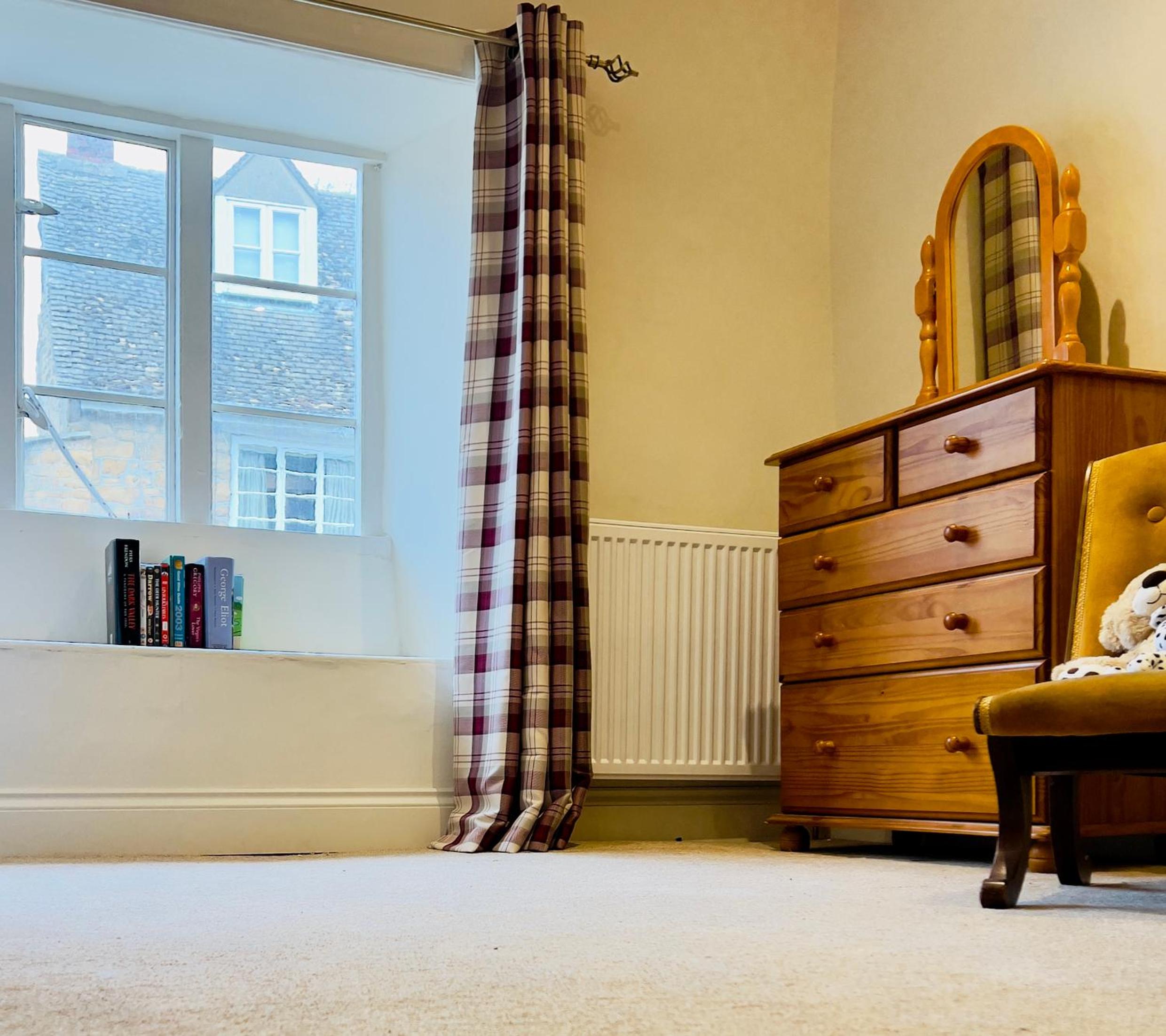 Large room in Stunning Cottage Edge of the Cotswolds