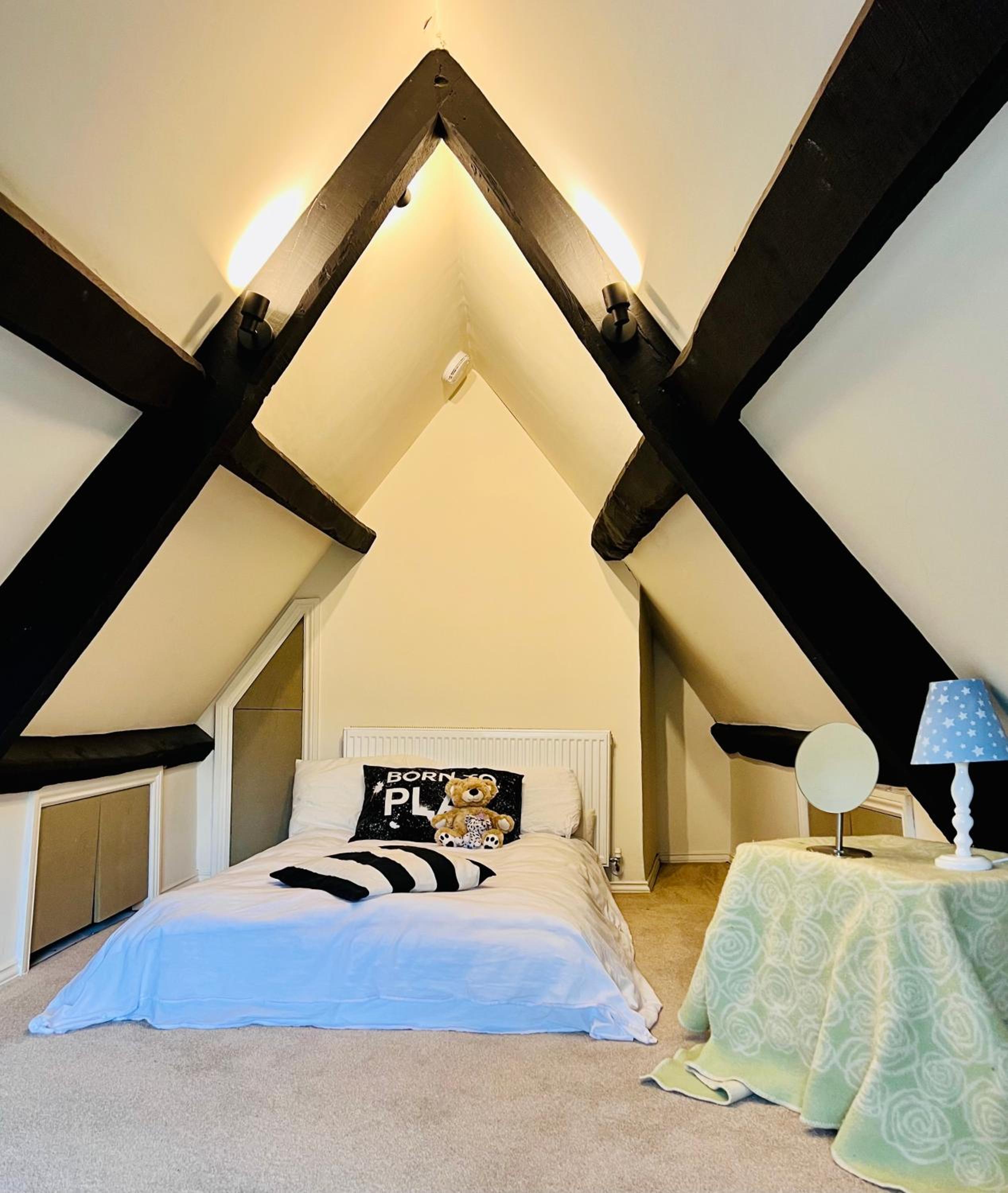 Large room in Stunning Cottage Edge of the Cotswolds