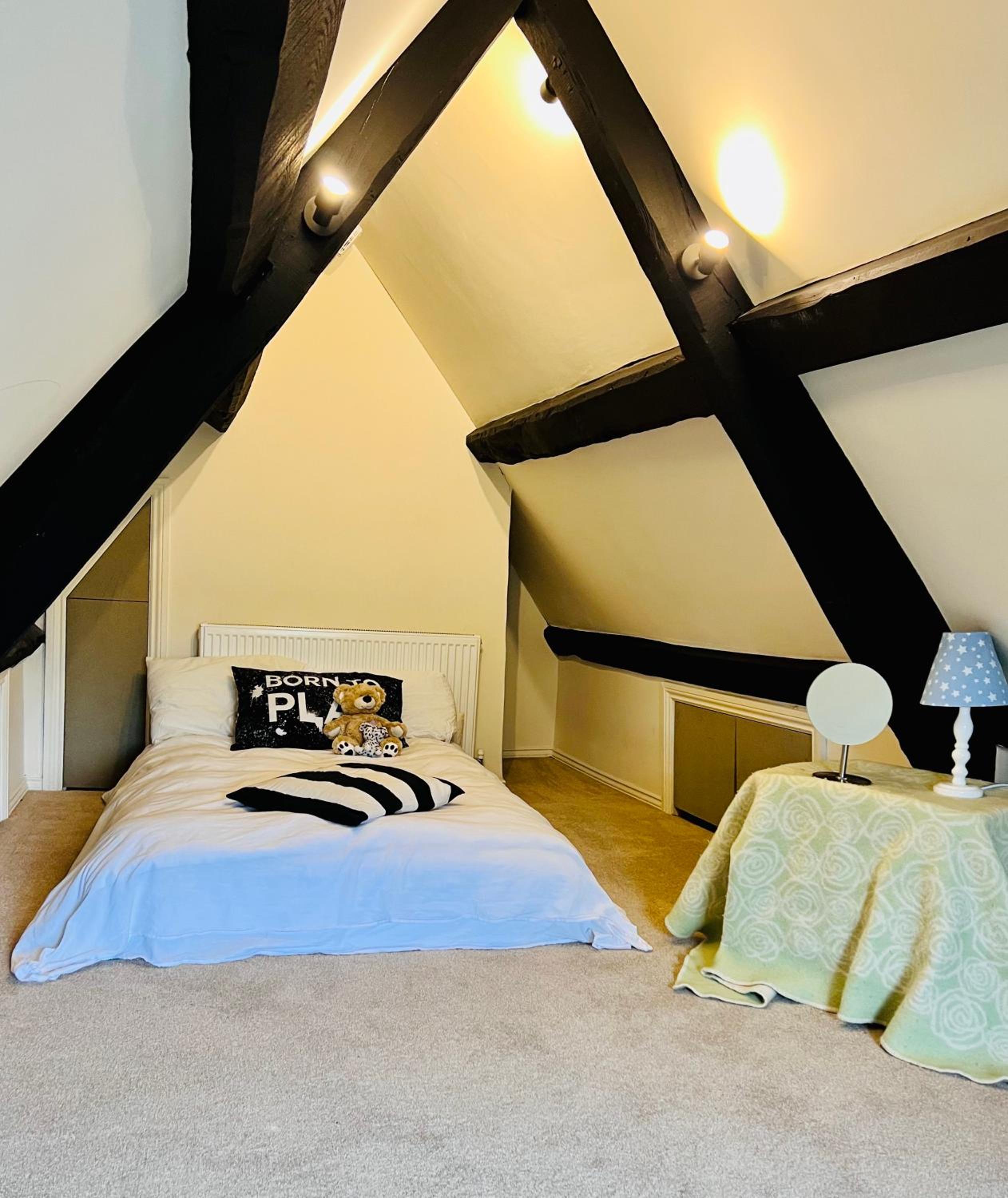 Large room in Stunning Cottage Edge of the Cotswolds