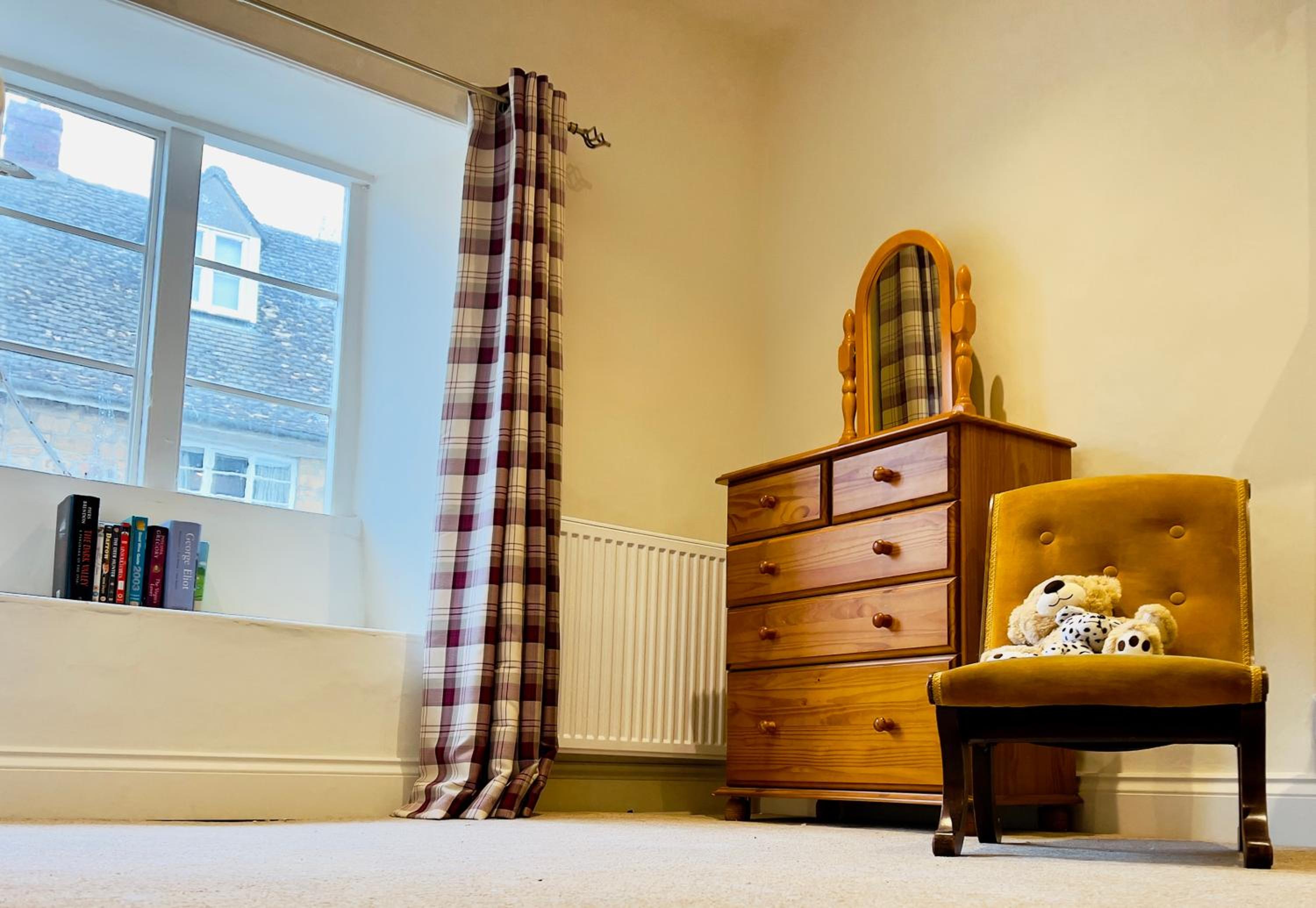 Large room in Stunning Cottage Edge of the Cotswolds