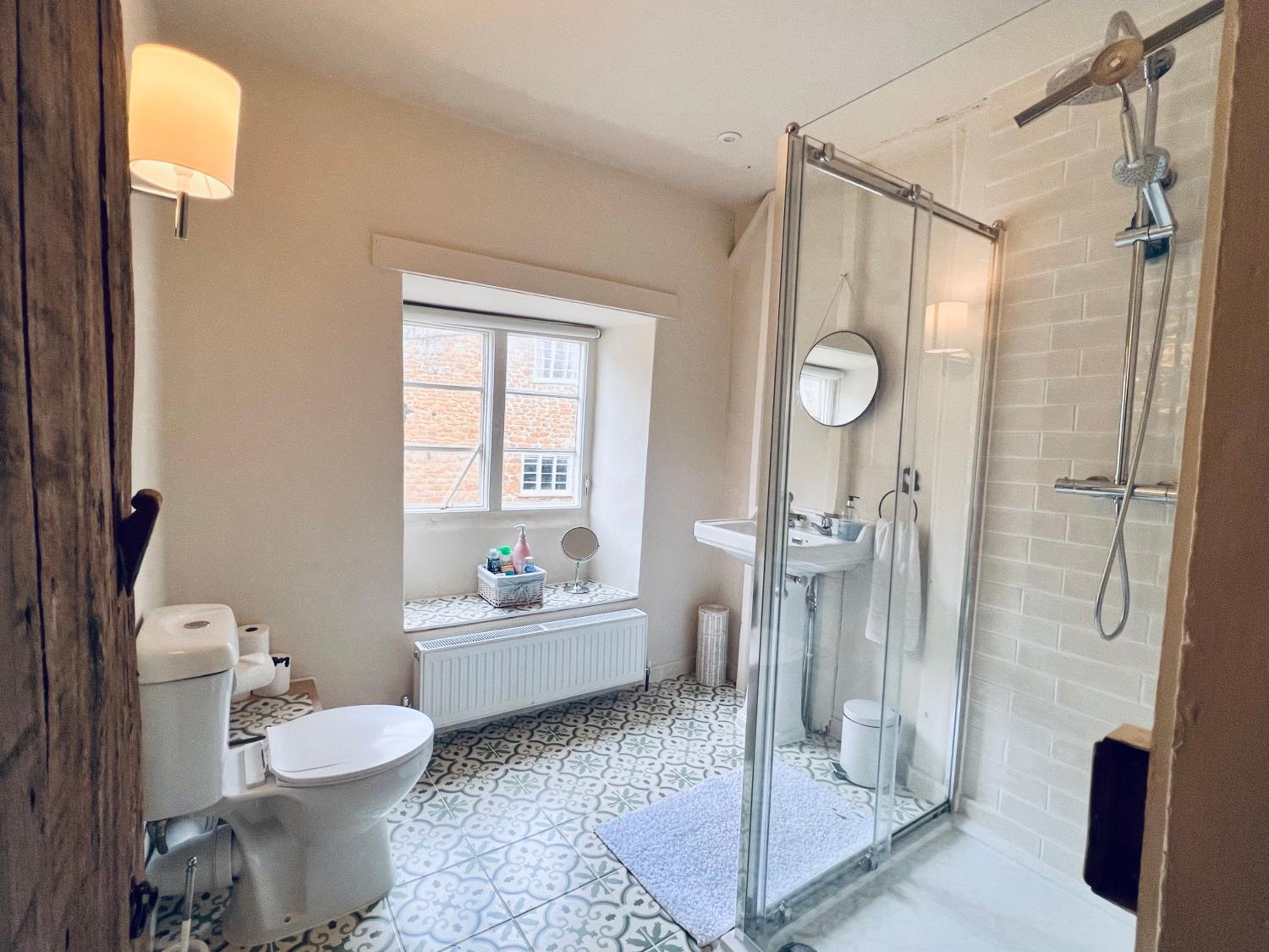 Large room in Stunning Cottage Edge of the Cotswolds