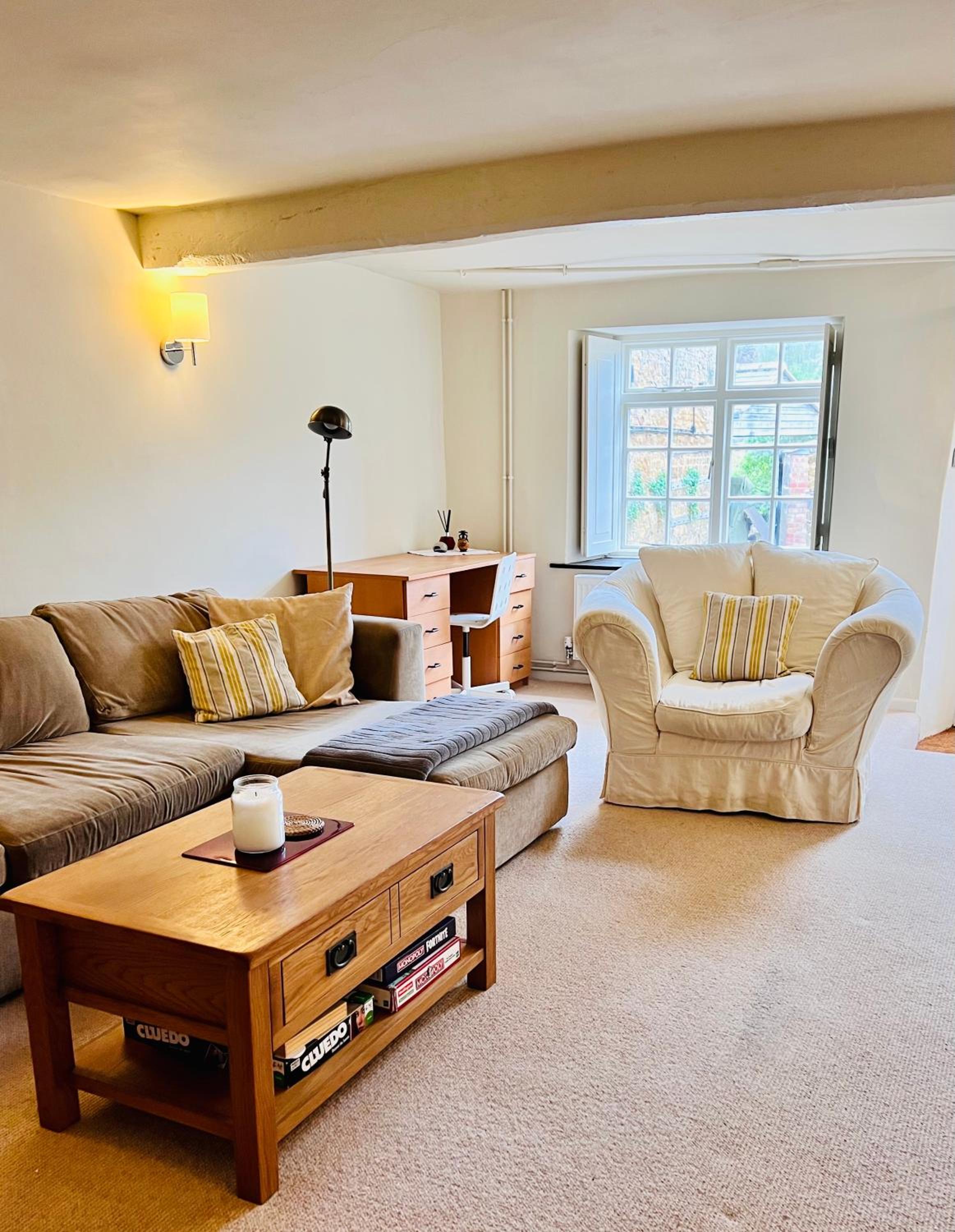 Large room in Stunning Cottage Edge of the Cotswolds