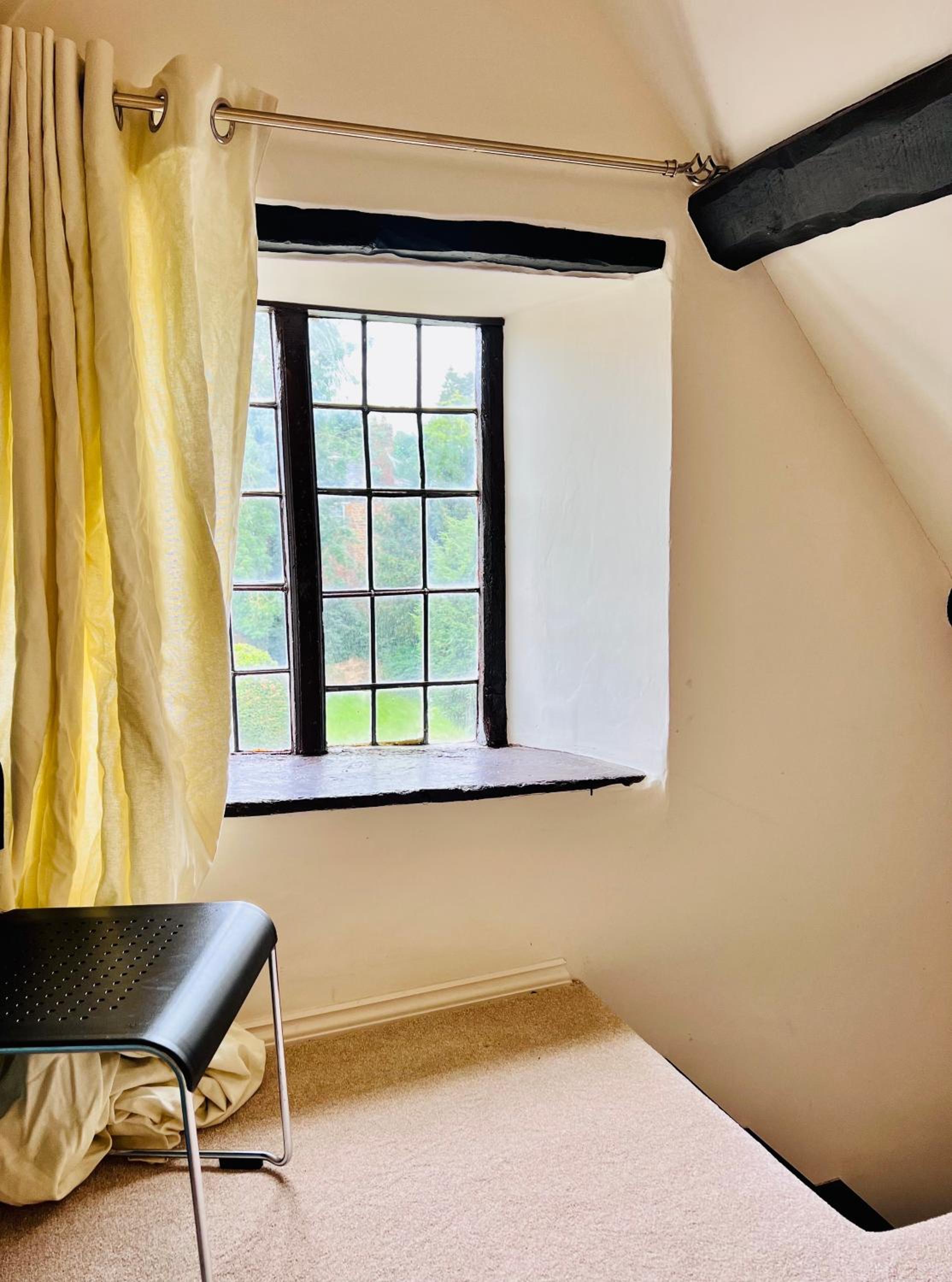 Large room in Stunning Cottage Edge of the Cotswolds