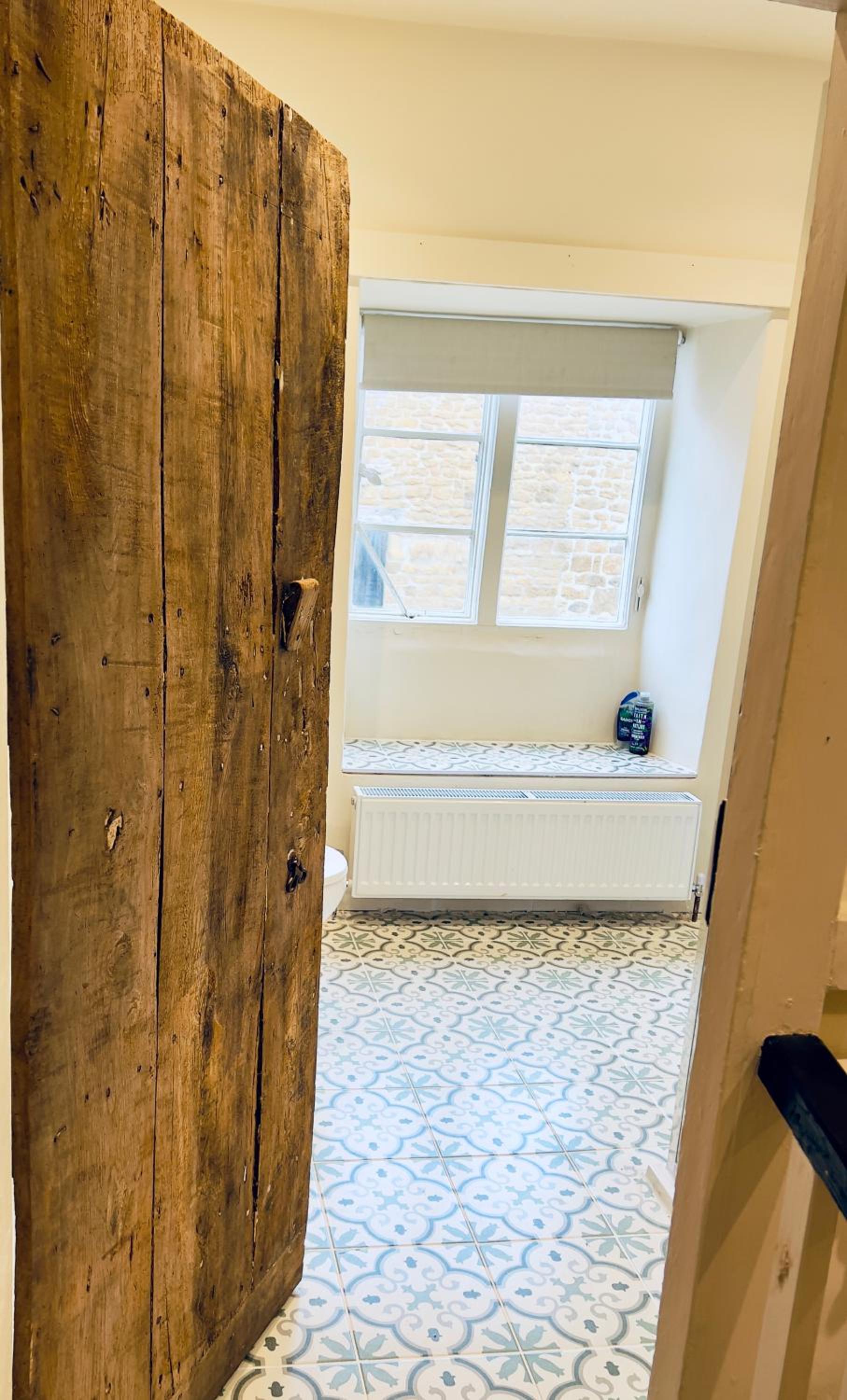 Large room in Stunning Cottage Edge of the Cotswolds
