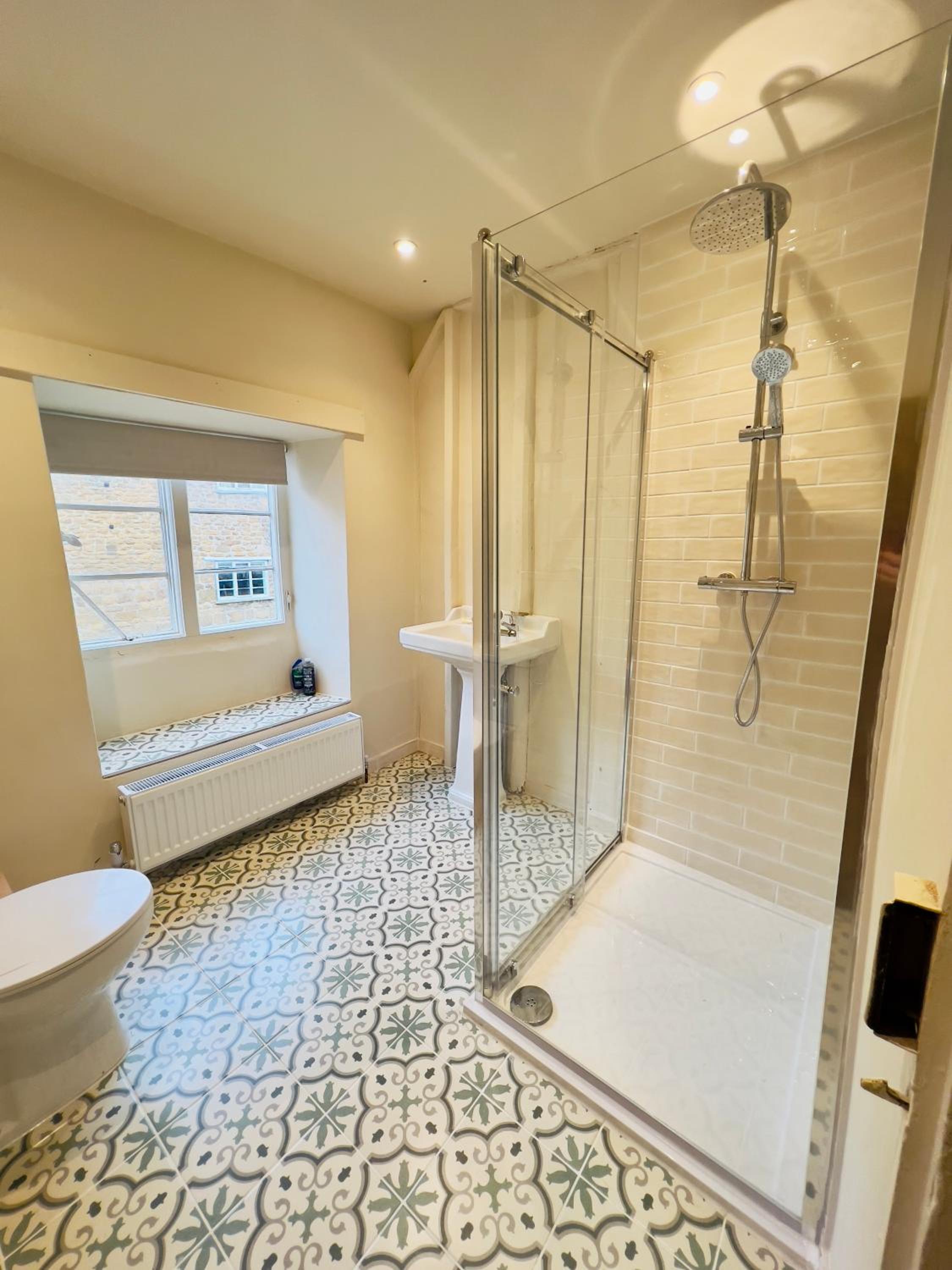 Large room in Stunning Cottage Edge of the Cotswolds