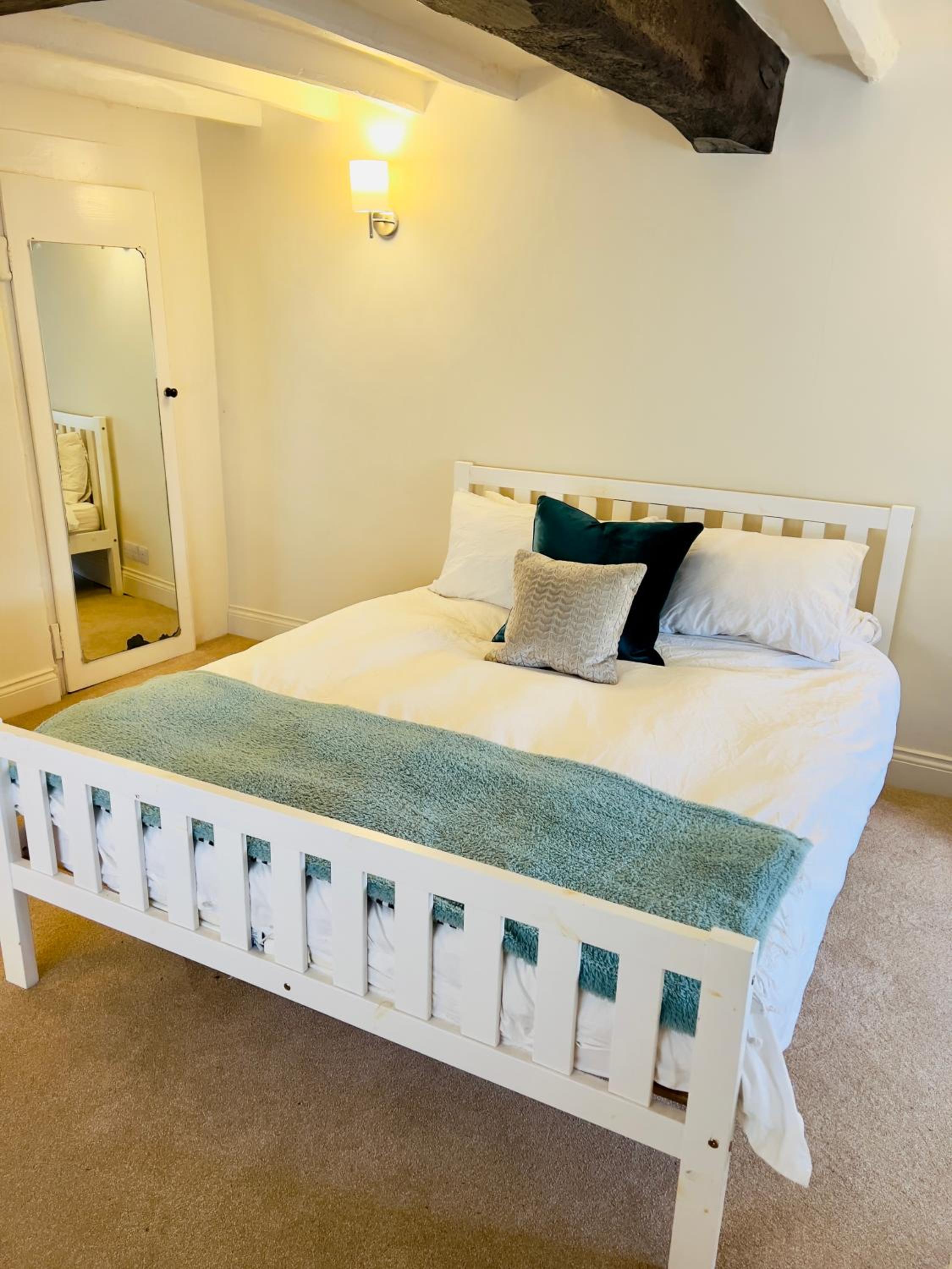 Large room in Stunning Cottage Edge of the Cotswolds