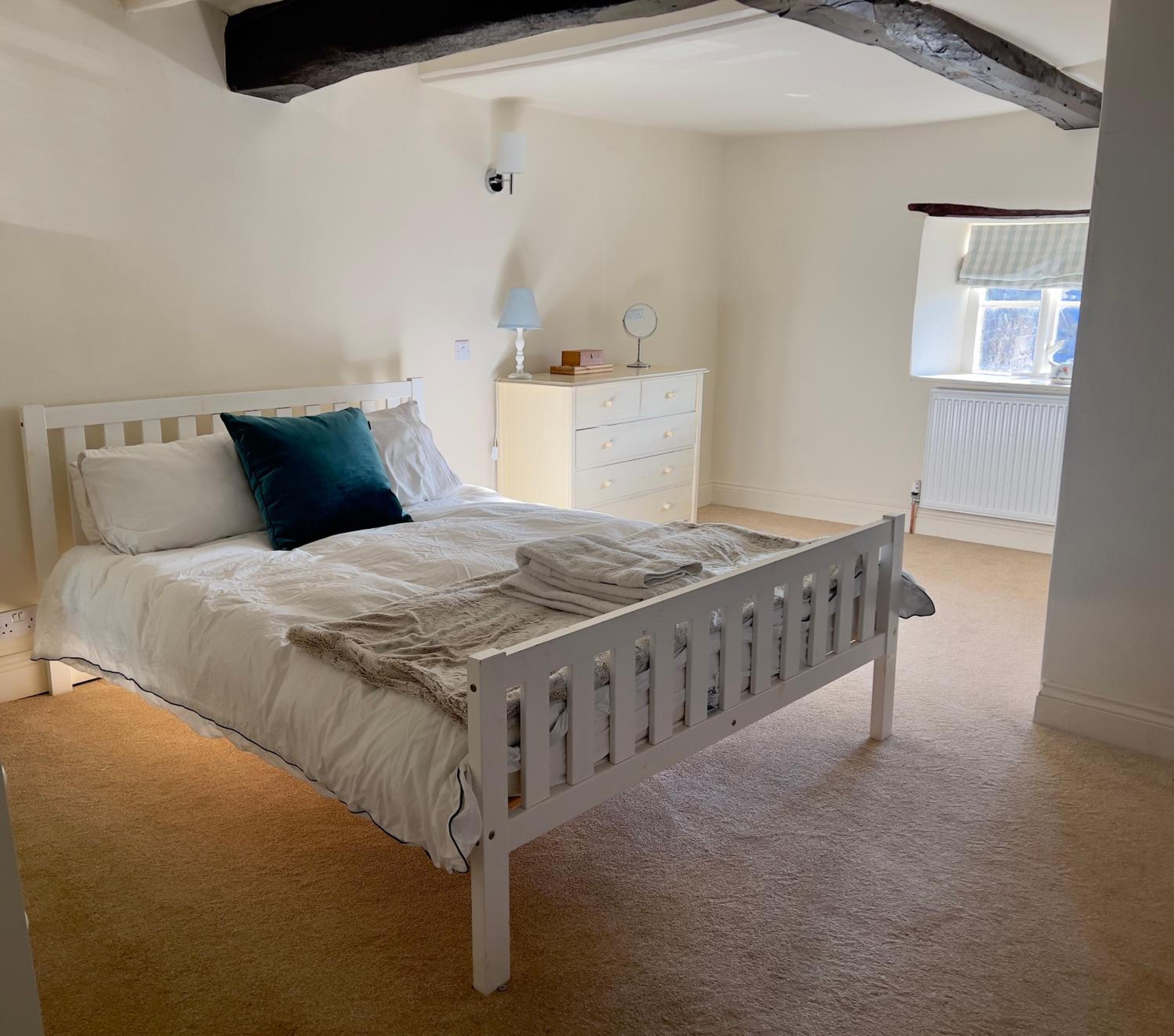 Large room in Stunning Cottage Edge of the Cotswolds