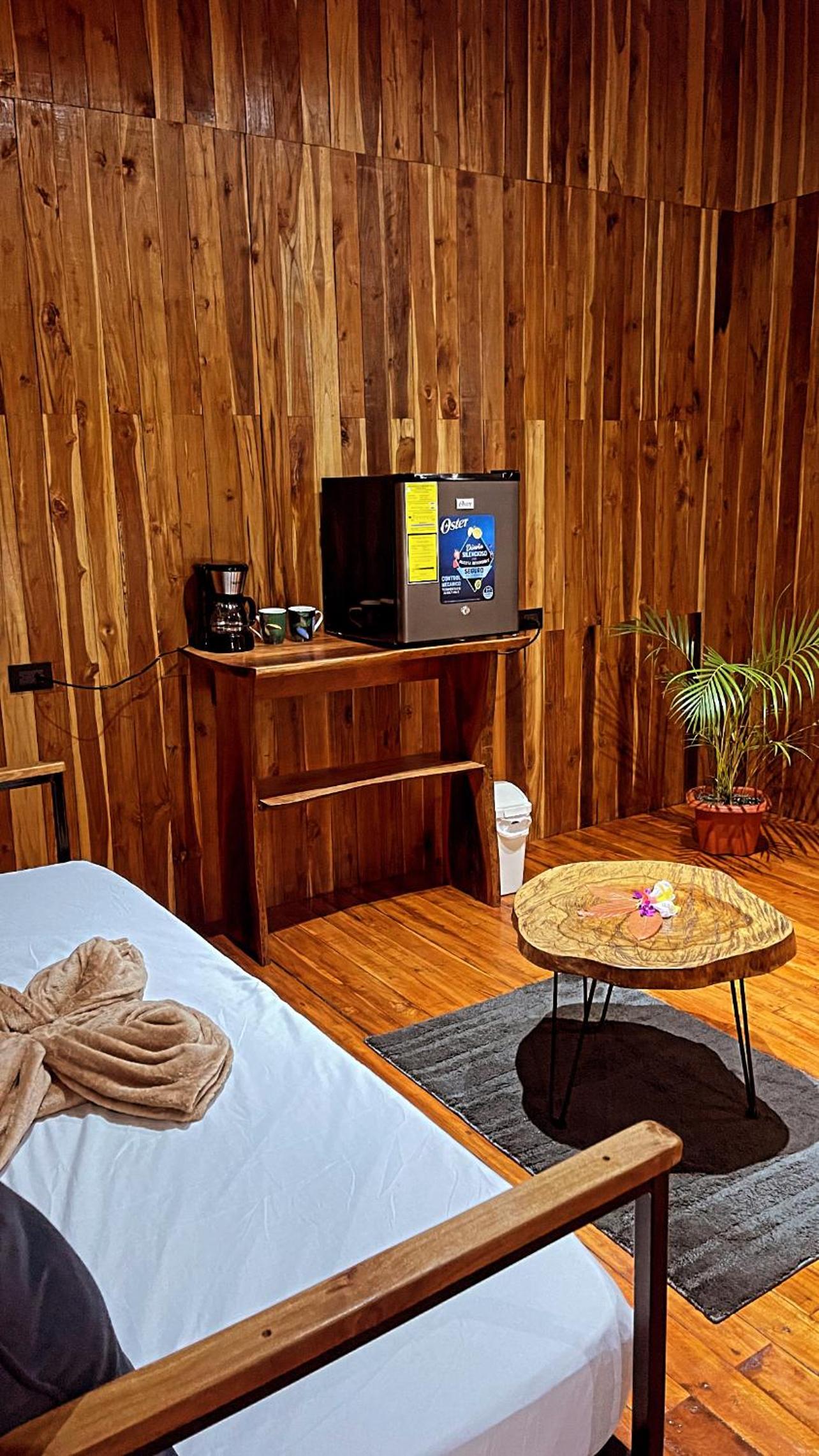 Río Celeste, Cacahua Lodge