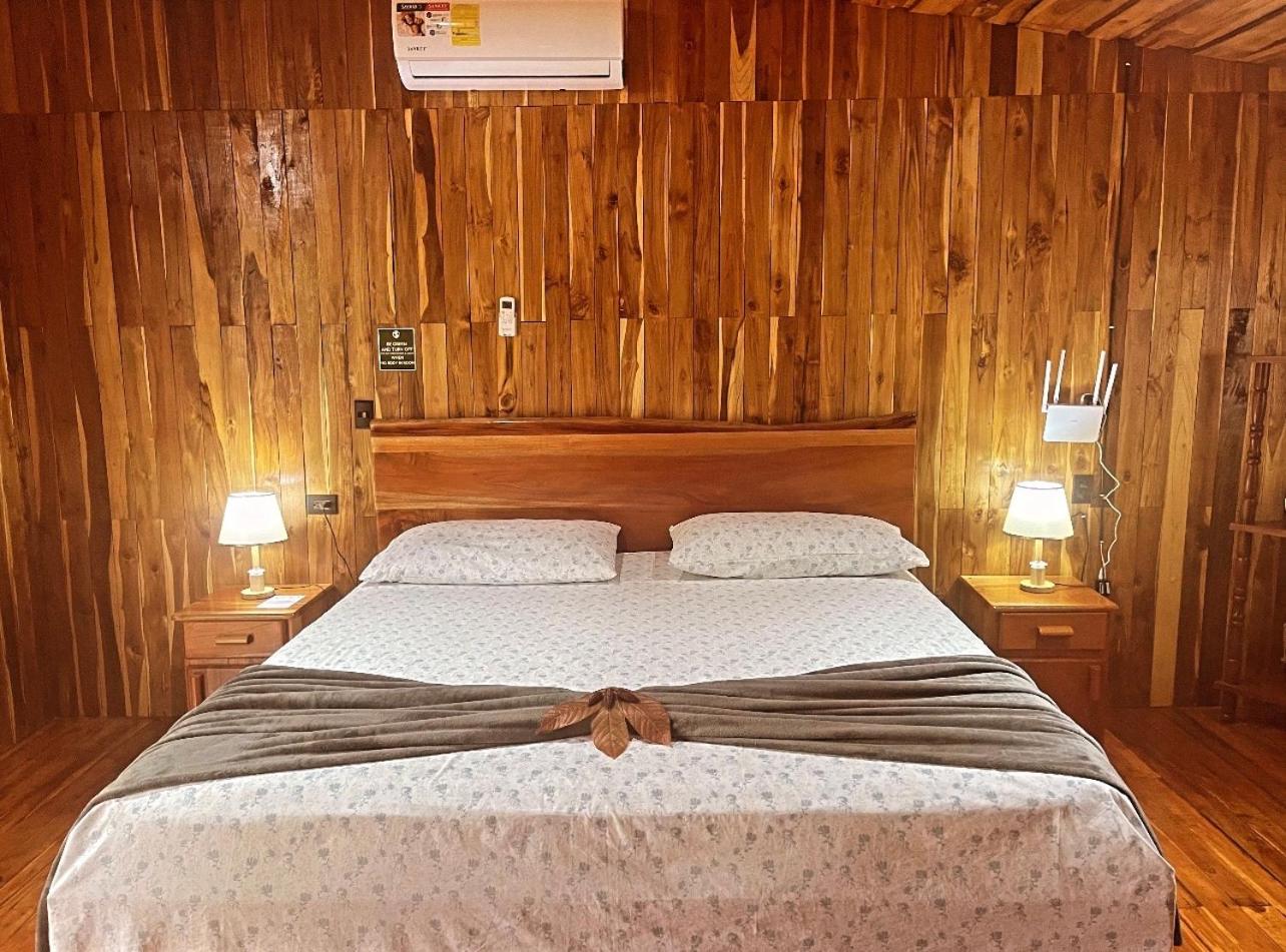 Río Celeste, Cacahua Lodge