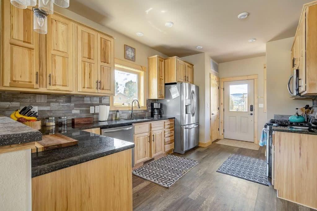 Cozy 3 bedroom Mountain Getaway - Ski Fish Golf view 3