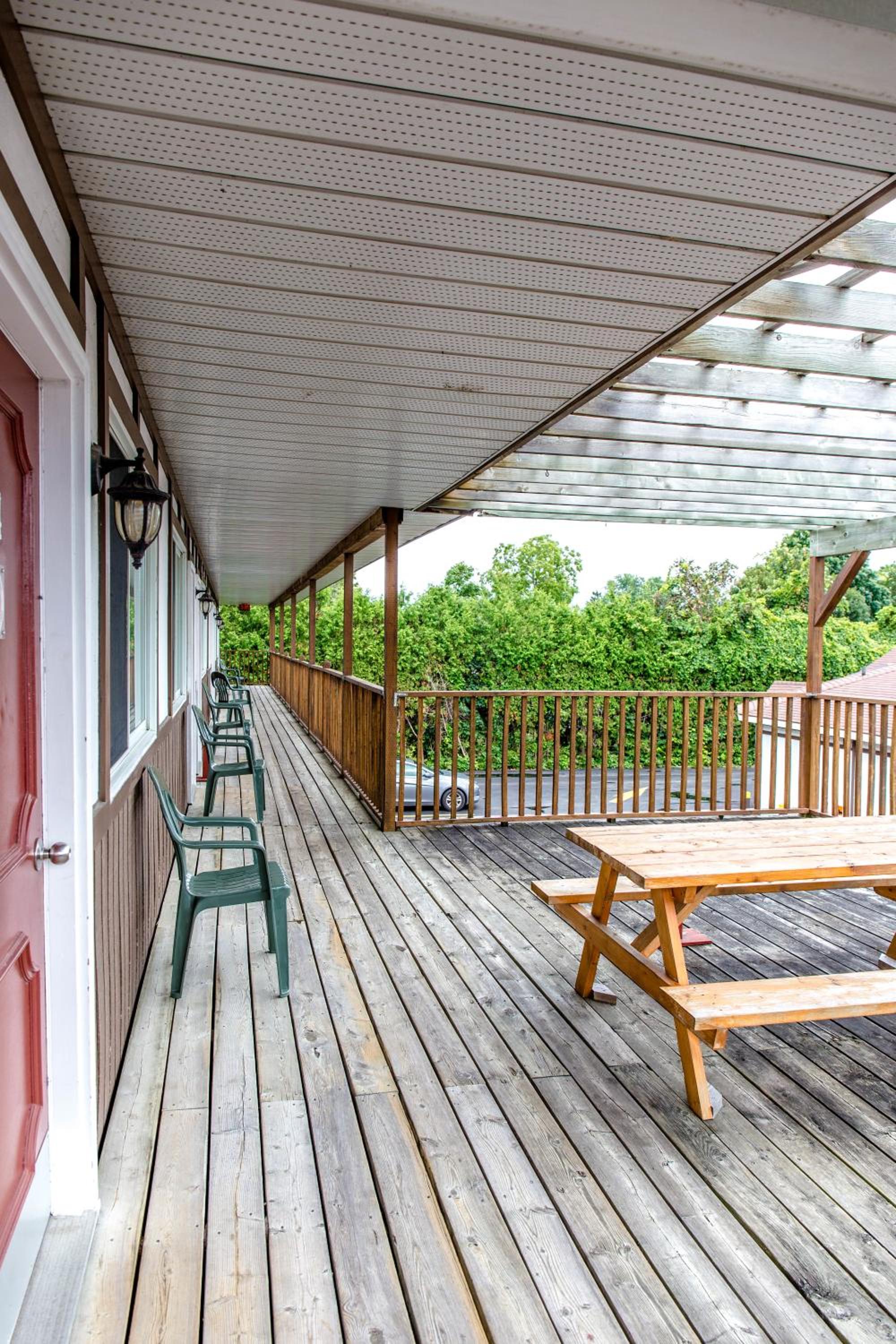 Cedar Lodge Motel