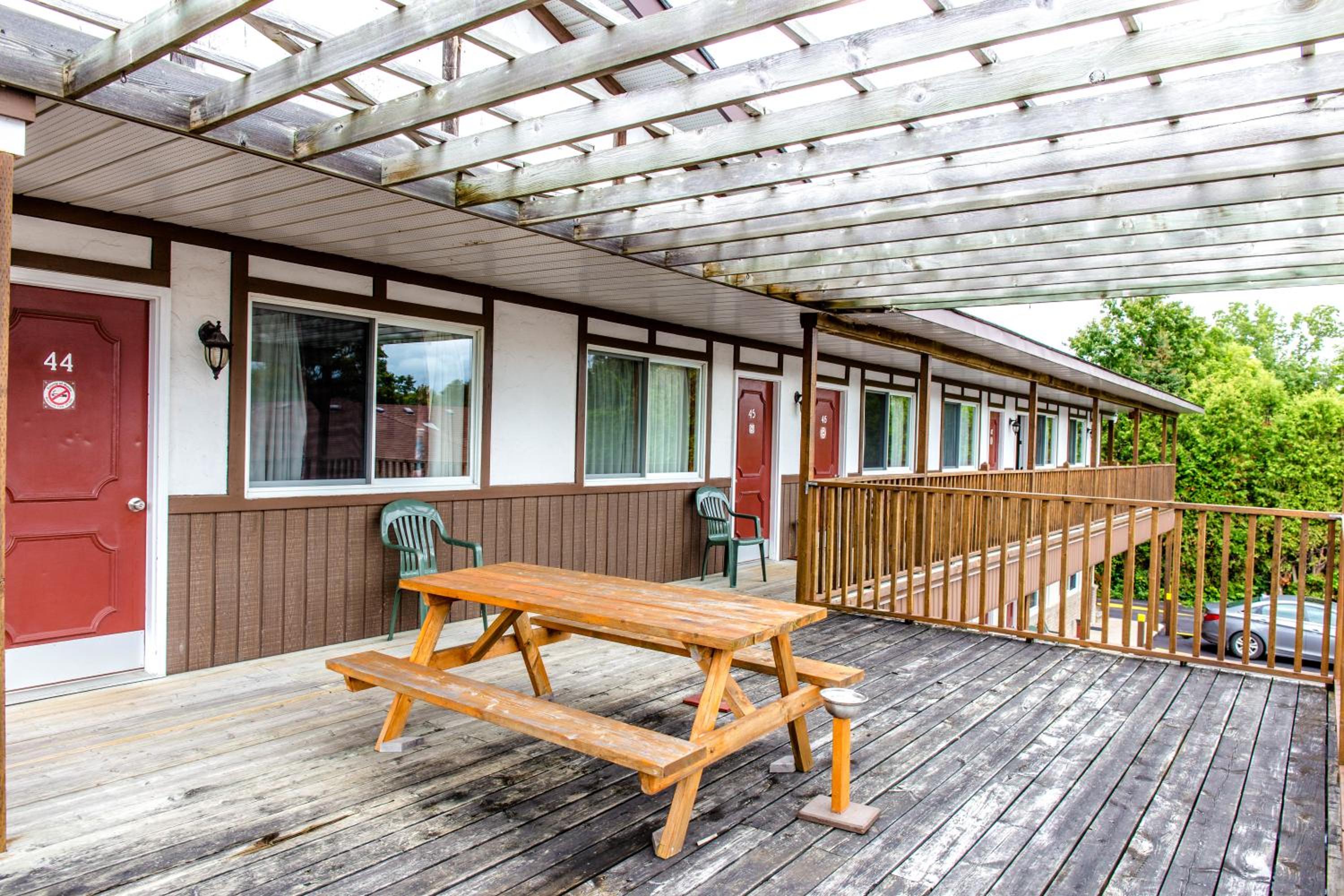 Cedar Lodge Motel