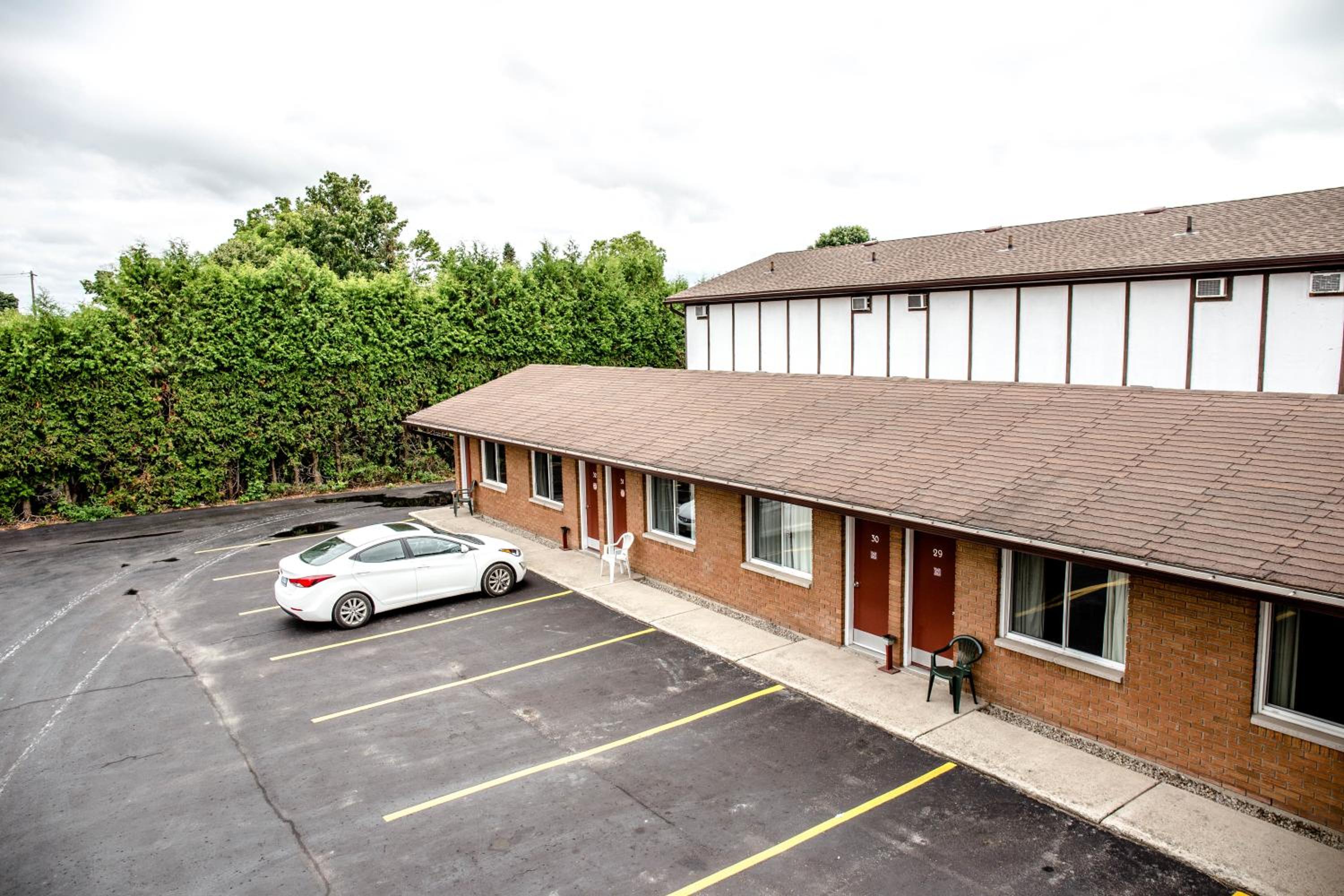 Cedar Lodge Motel