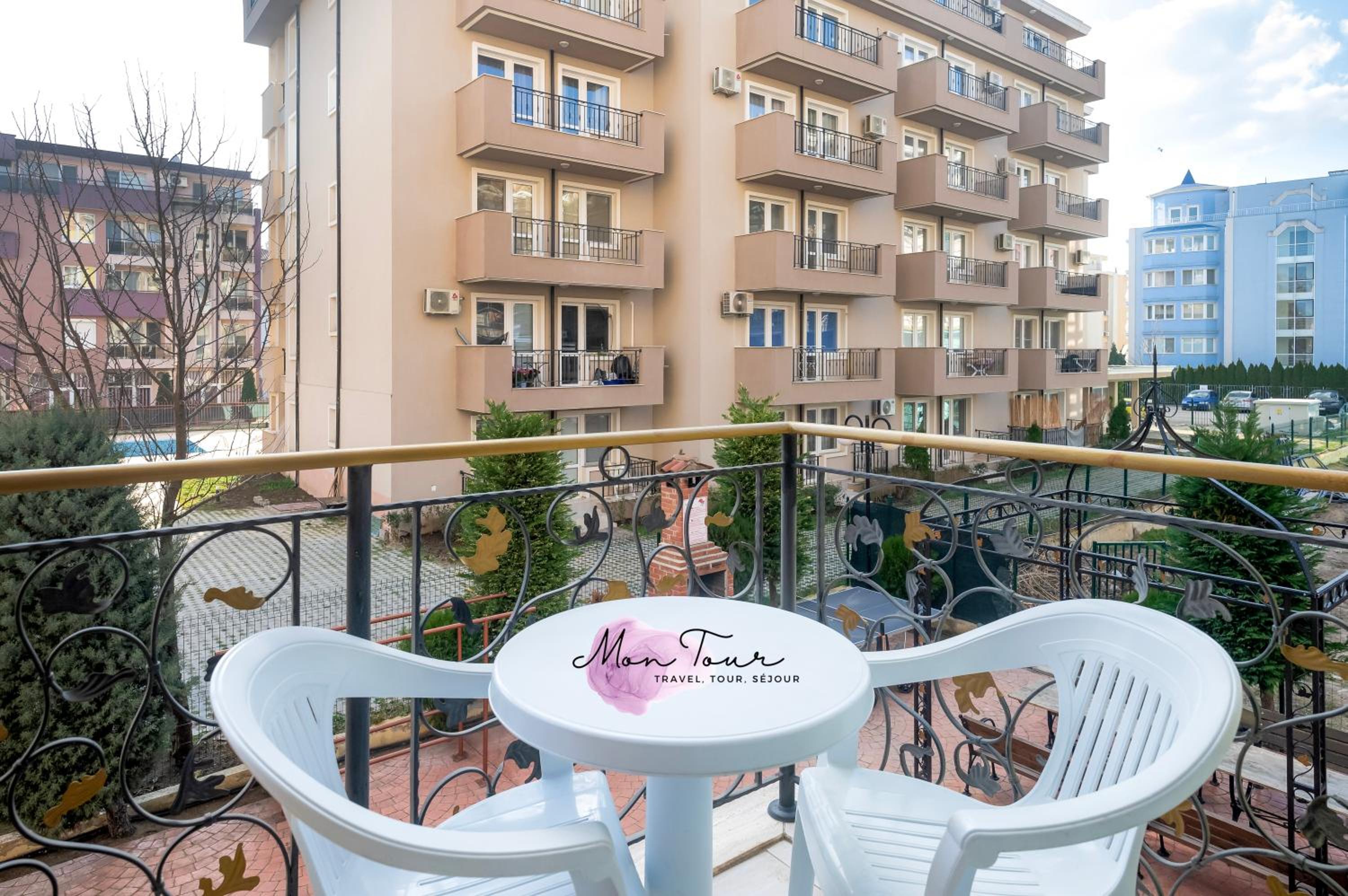 Mon Tour apartments