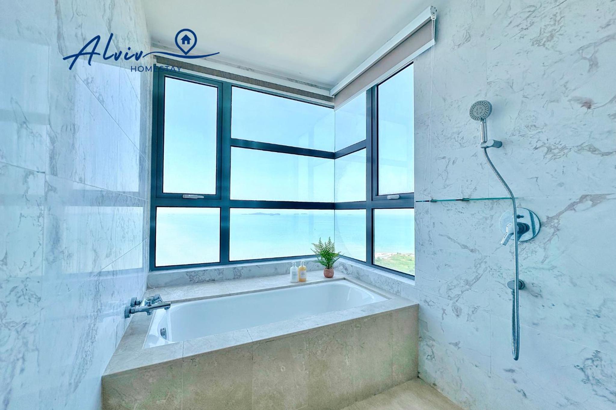 Silverscape - Luxury 3-4BR with Bathtub I Infinity Pool I JonkerSt - Managed by Alviv Homestay photo 2