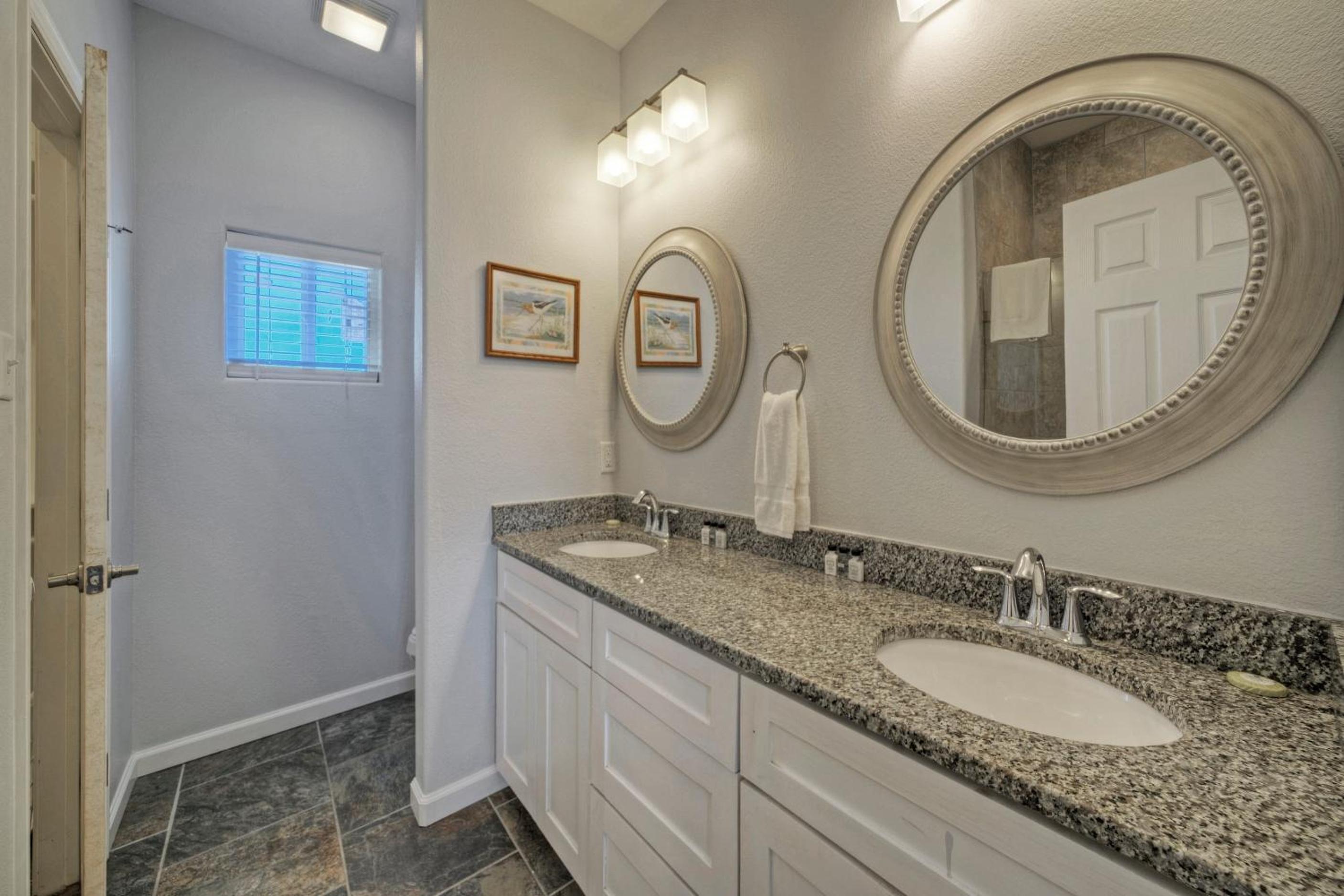 6BDR Bay Haven w Shared Waterfront Pool Boat Dock Keeper Trout by AvantStay