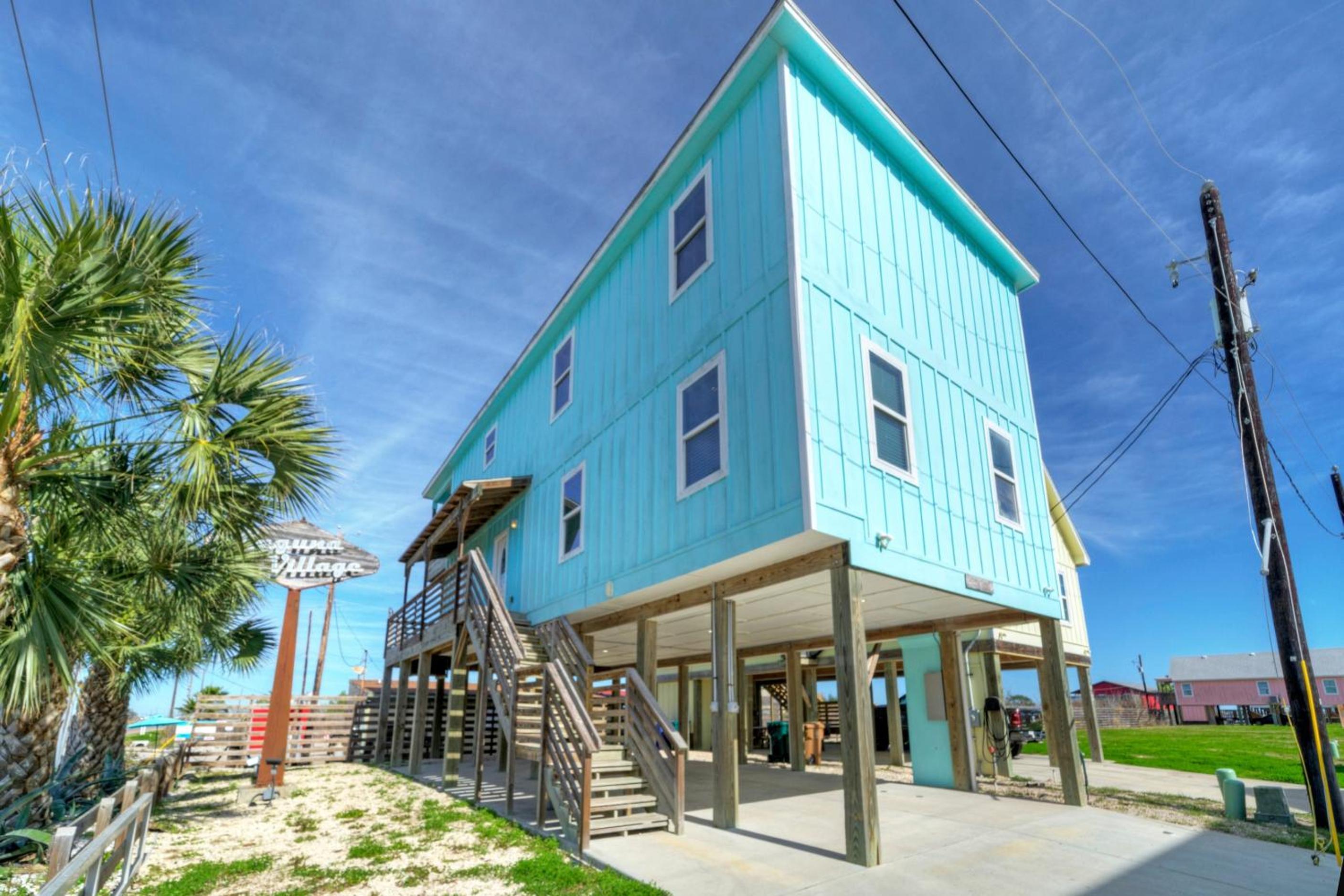 6BDR Bay Haven w Shared Waterfront Pool Boat Dock Keeper Trout by AvantStay