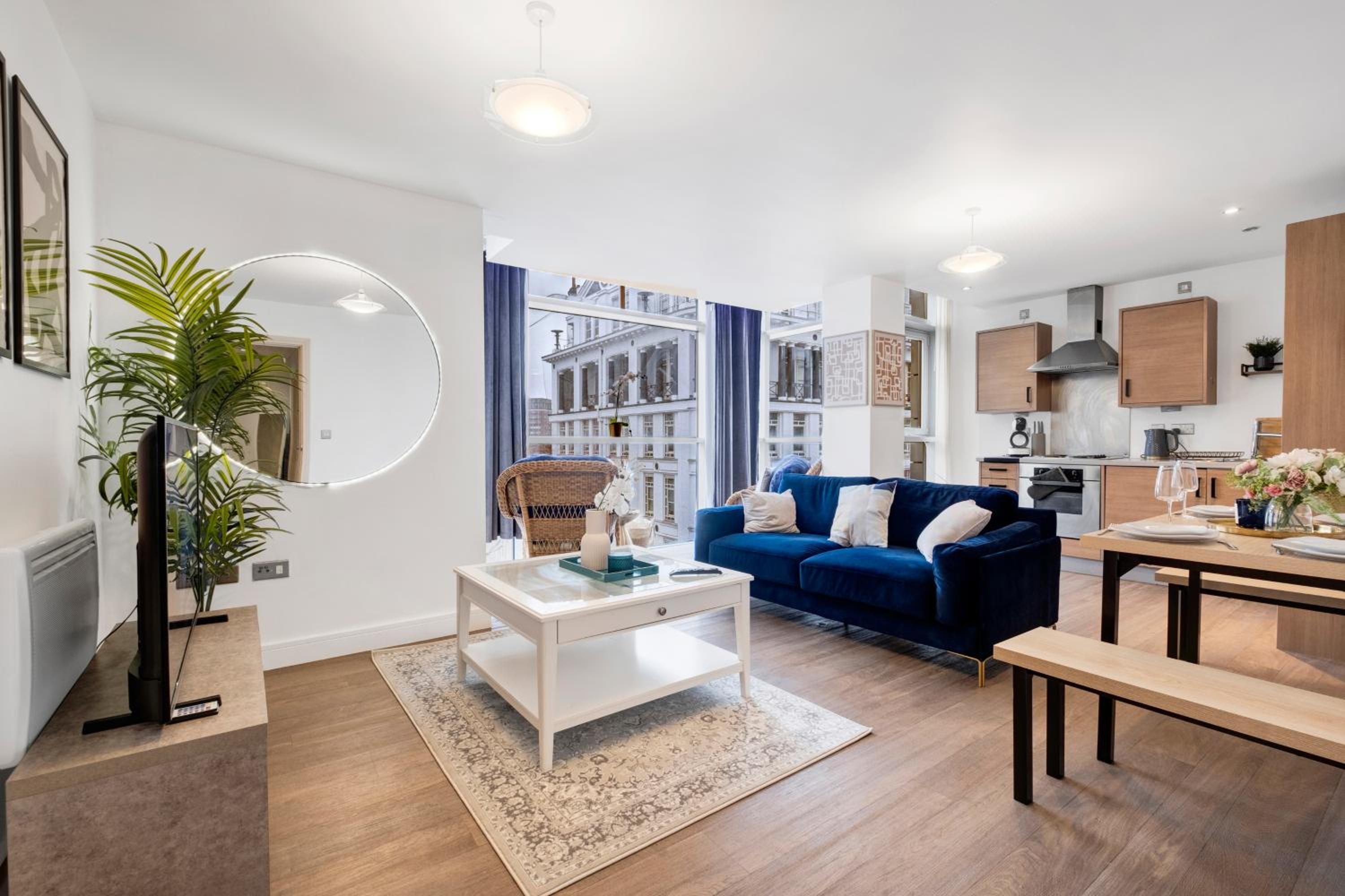 Ultra Stylish 2 Bedroom Apt Centrally Located