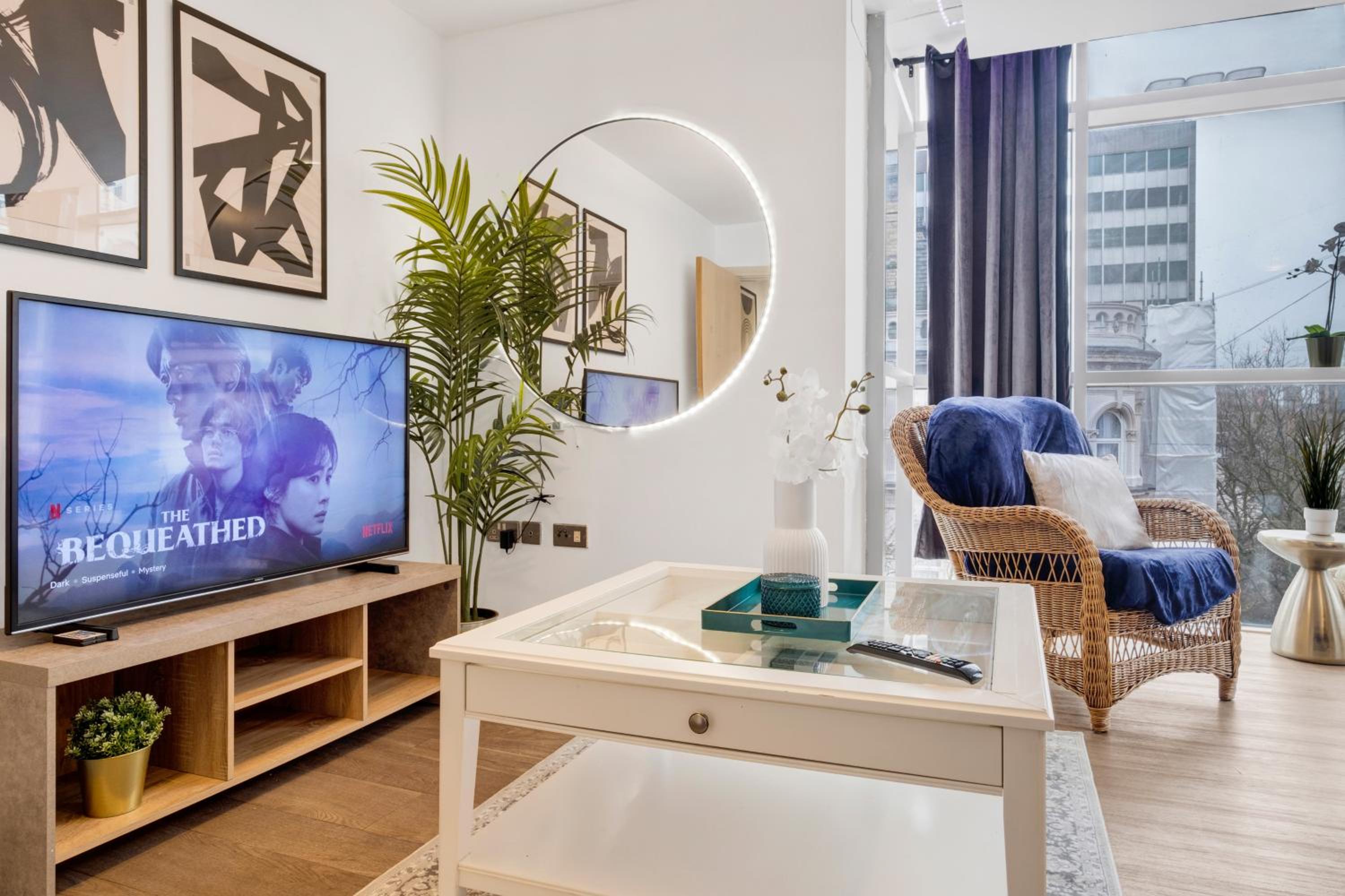Ultra Stylish 2 Bedroom Apt Centrally Located