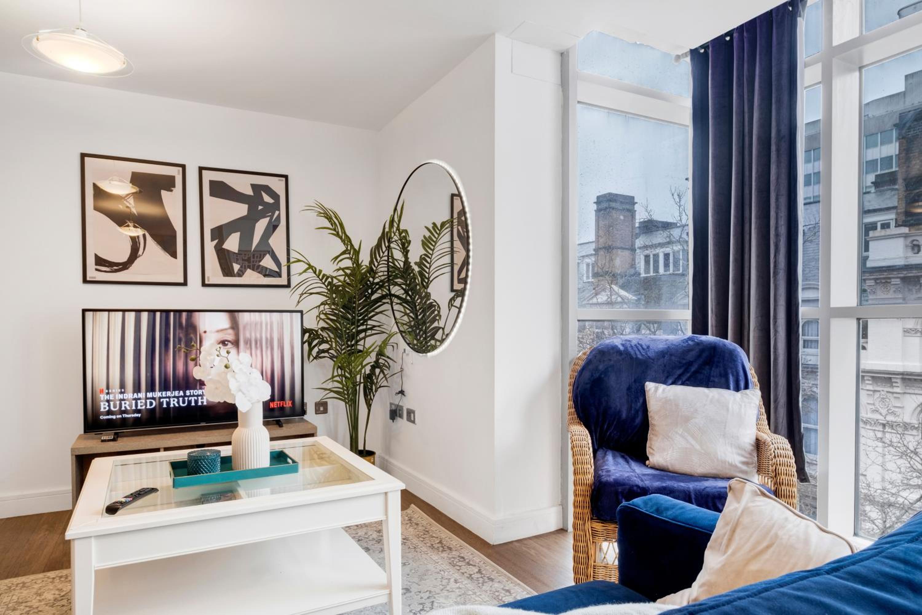 Ultra Stylish 2 Bedroom Apt Centrally Located