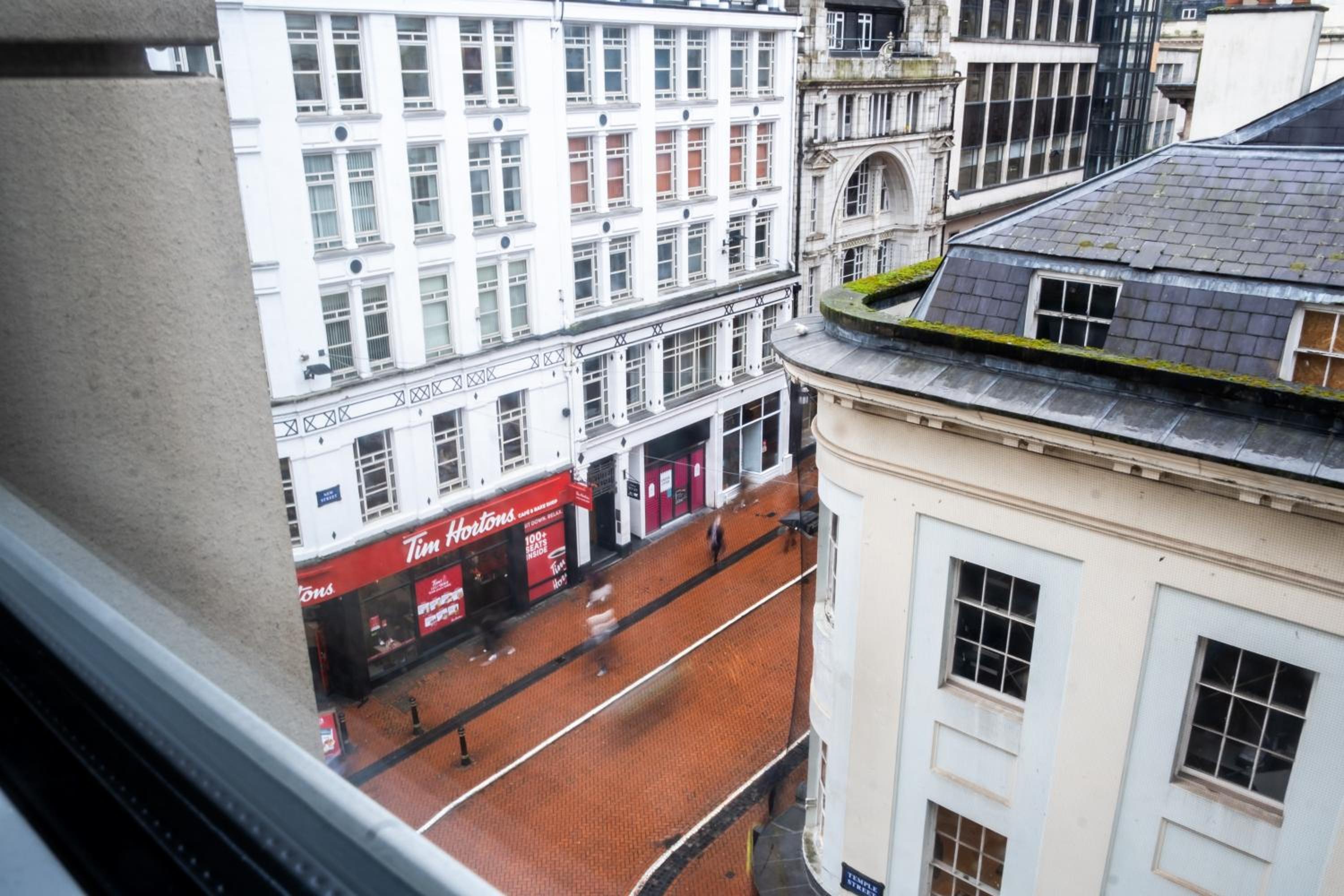 Ultra Stylish 2 Bedroom Apt Centrally Located