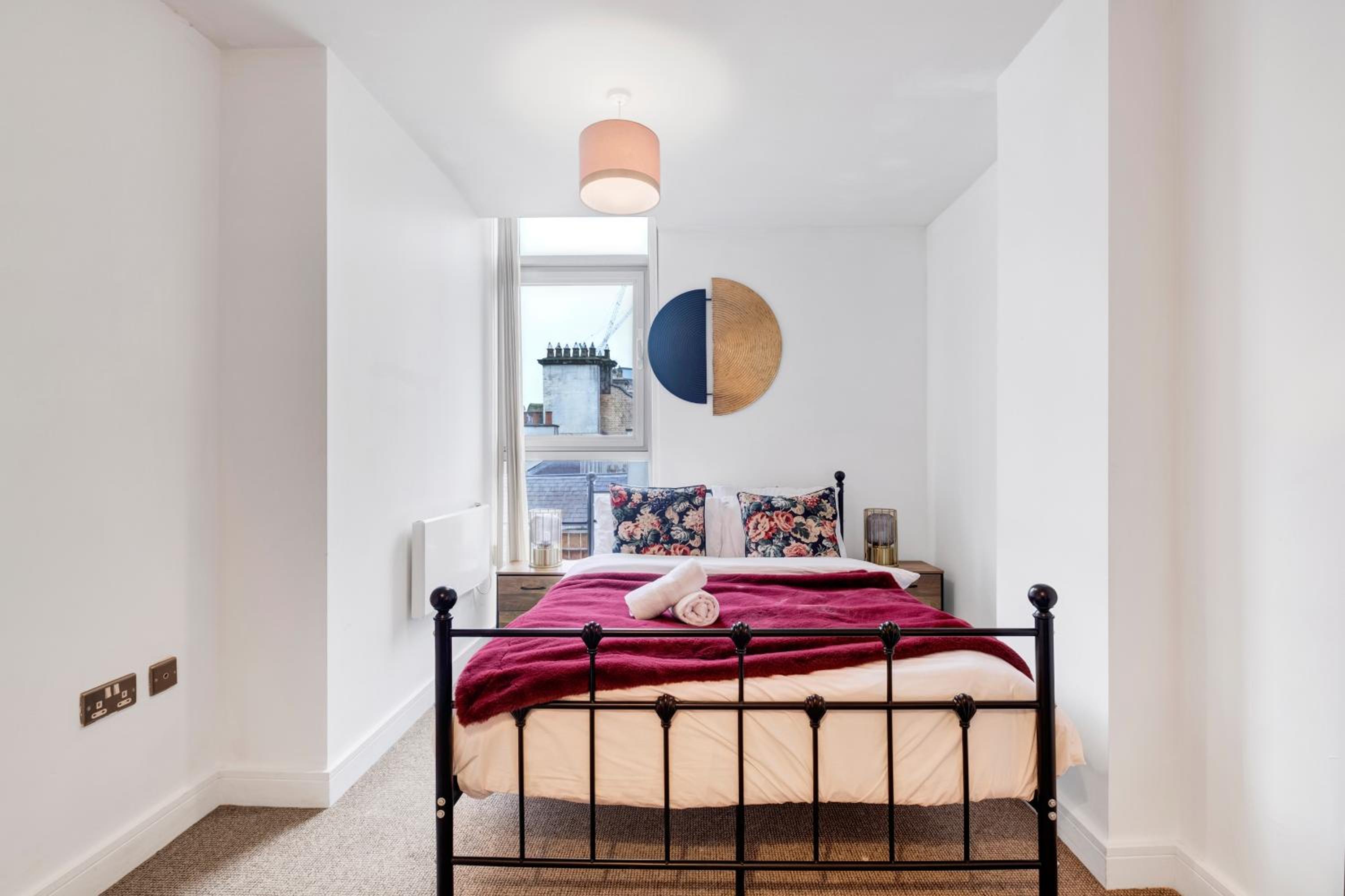 Ultra Stylish 2 Bedroom Apt Centrally Located