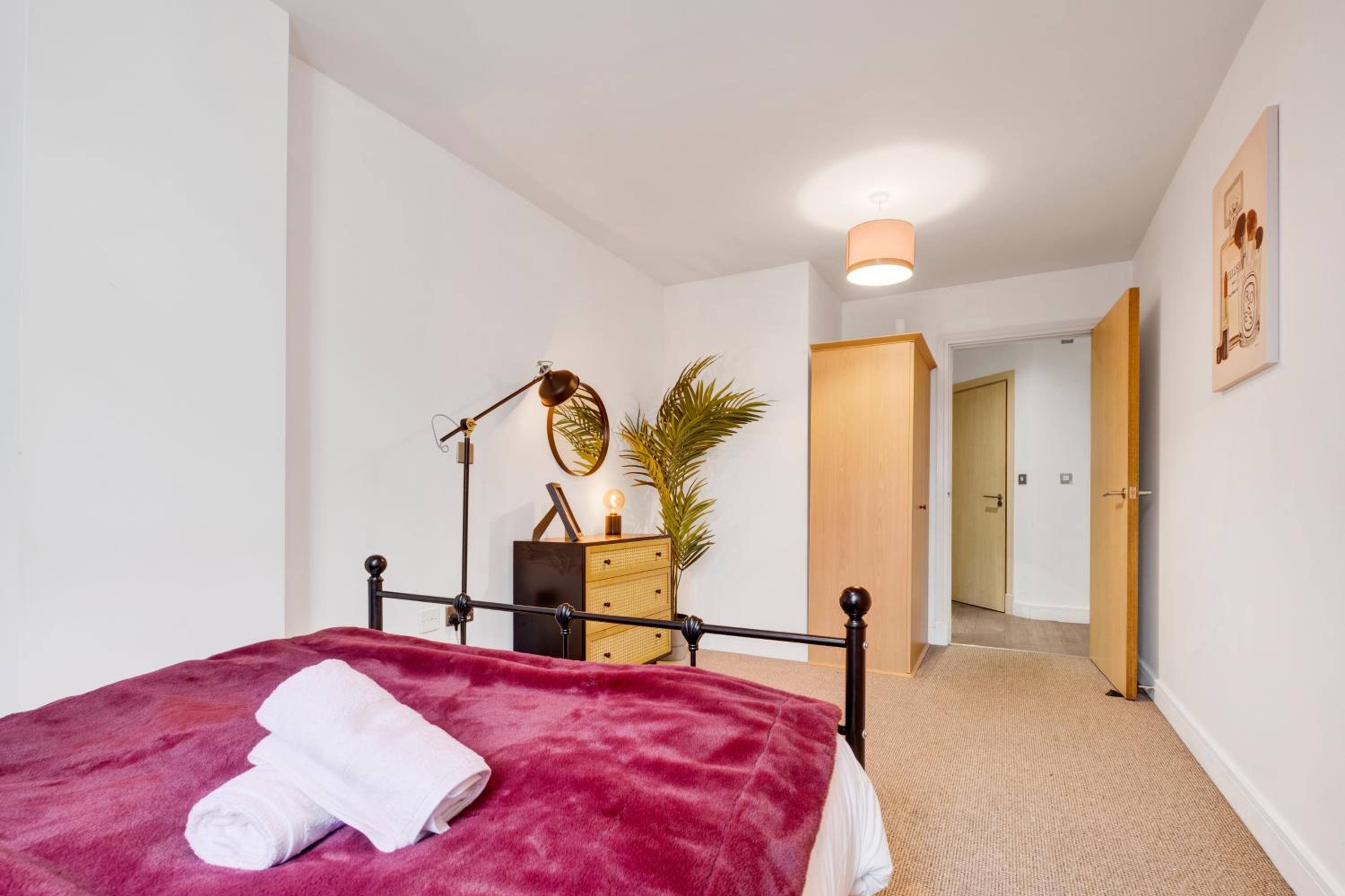 Ultra Stylish 2 Bedroom Apt Centrally Located
