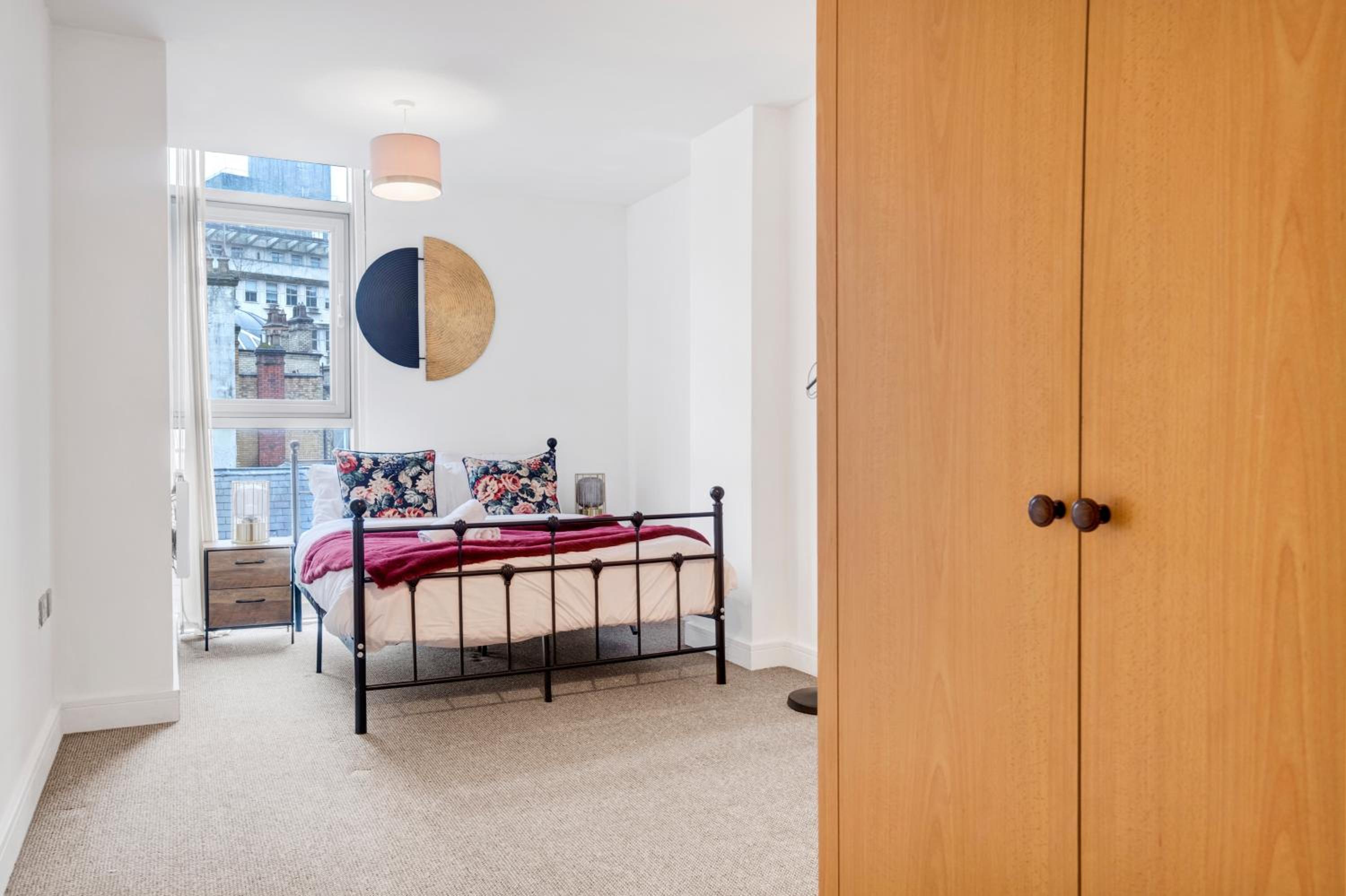 Ultra Stylish 2 Bedroom Apt Centrally Located