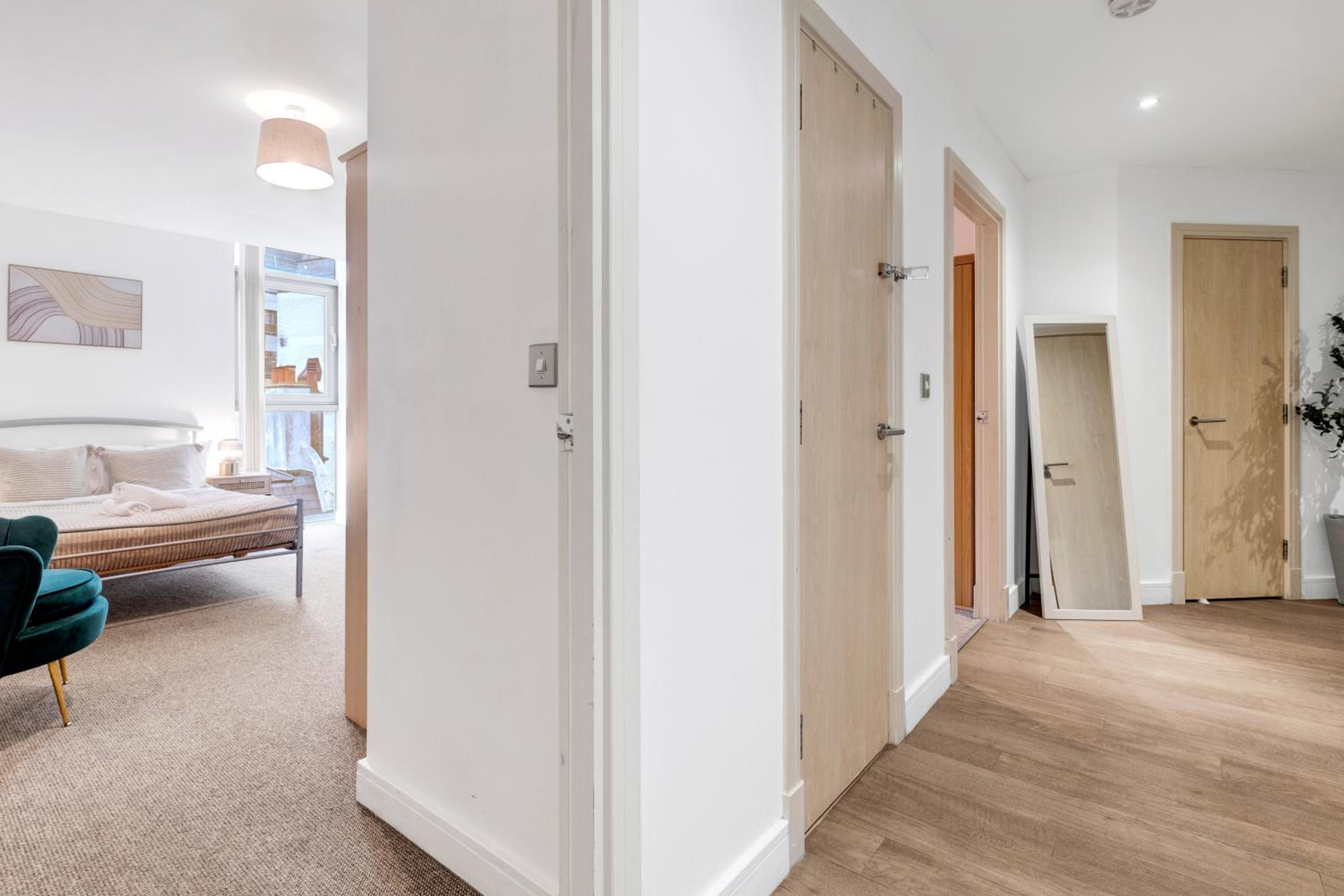 Ultra Stylish 2 Bedroom Apt Centrally Located