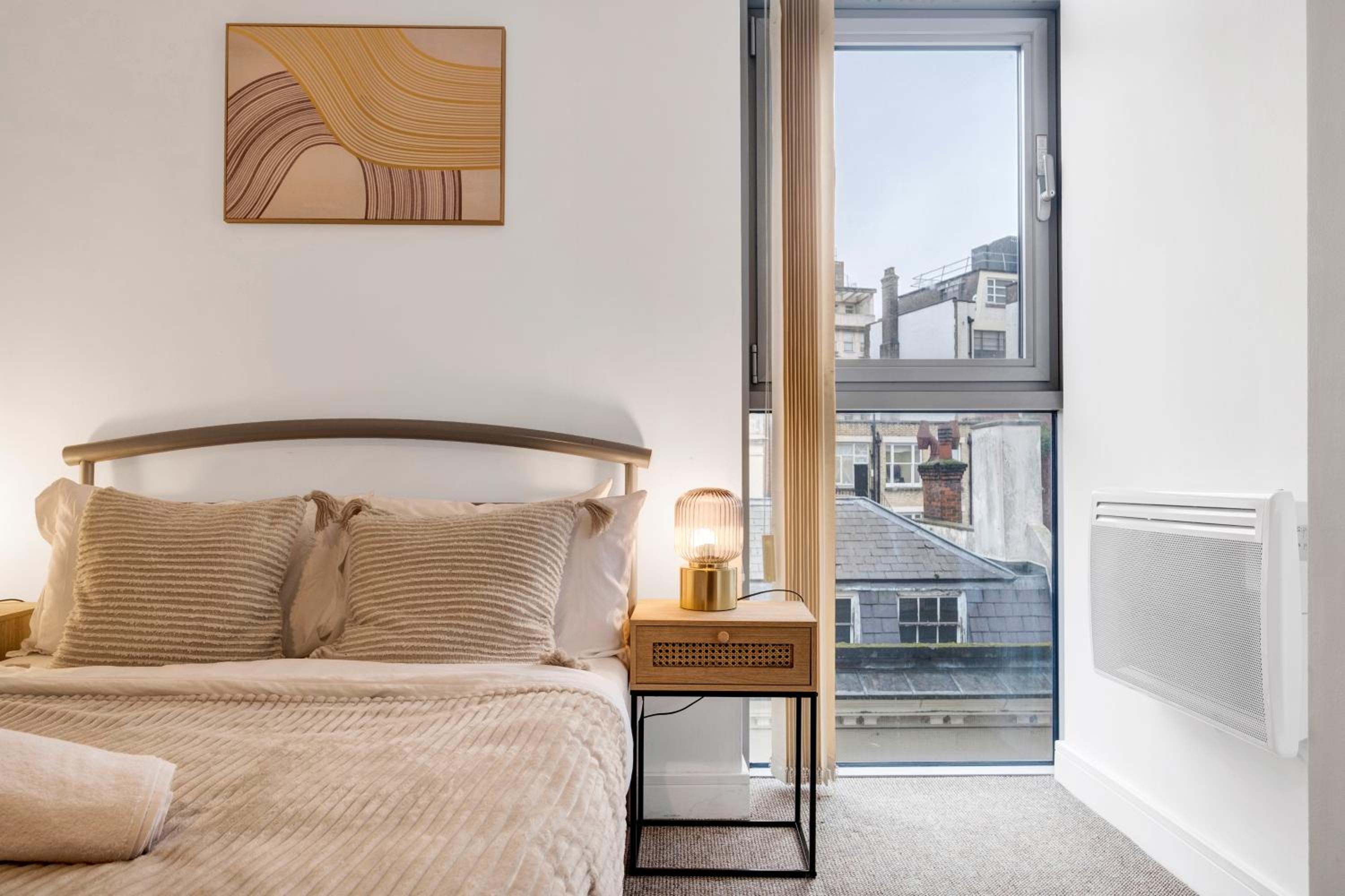 Ultra Stylish 2 Bedroom Apt Centrally Located