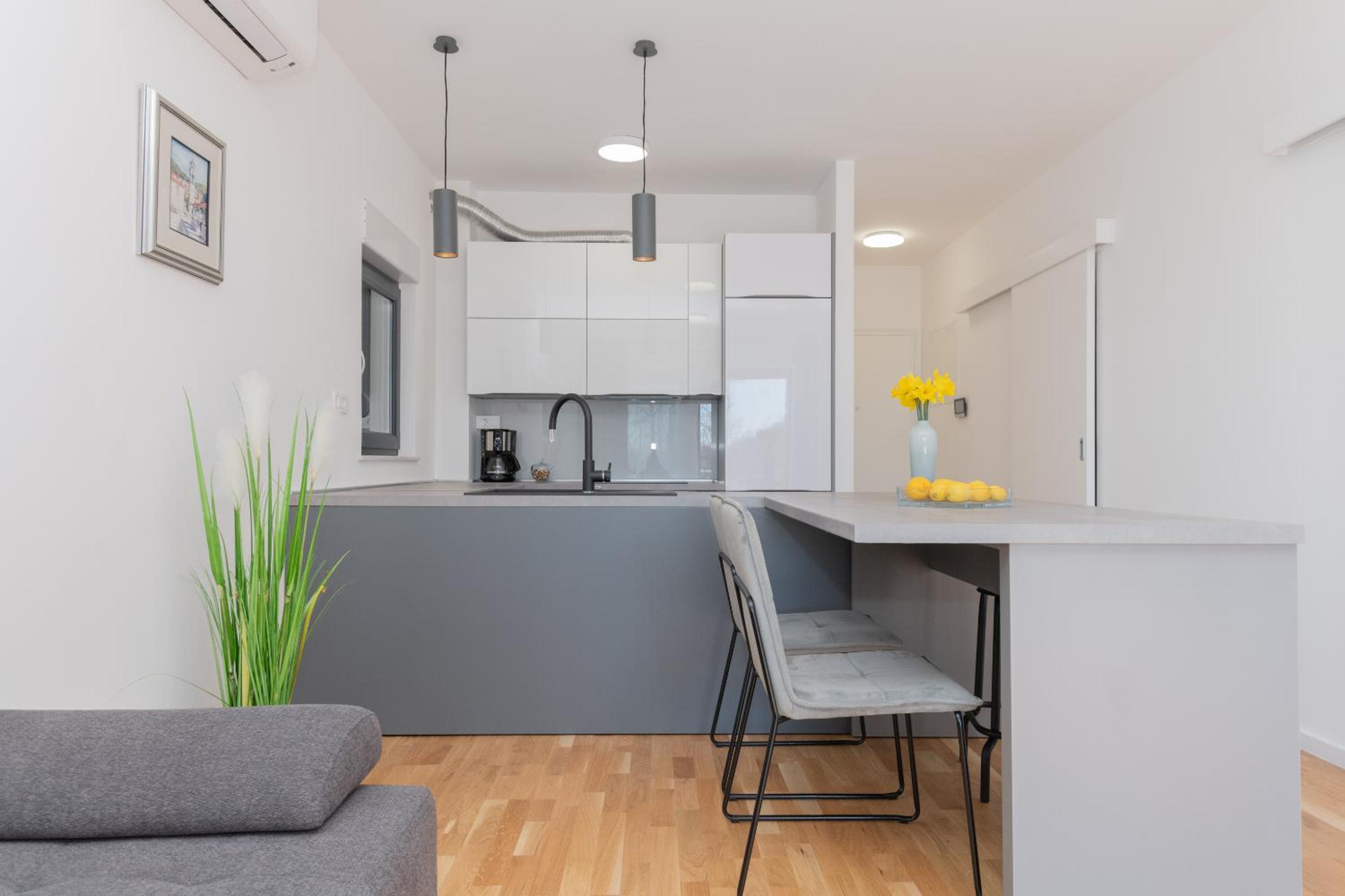 Central luxury apartment view 4