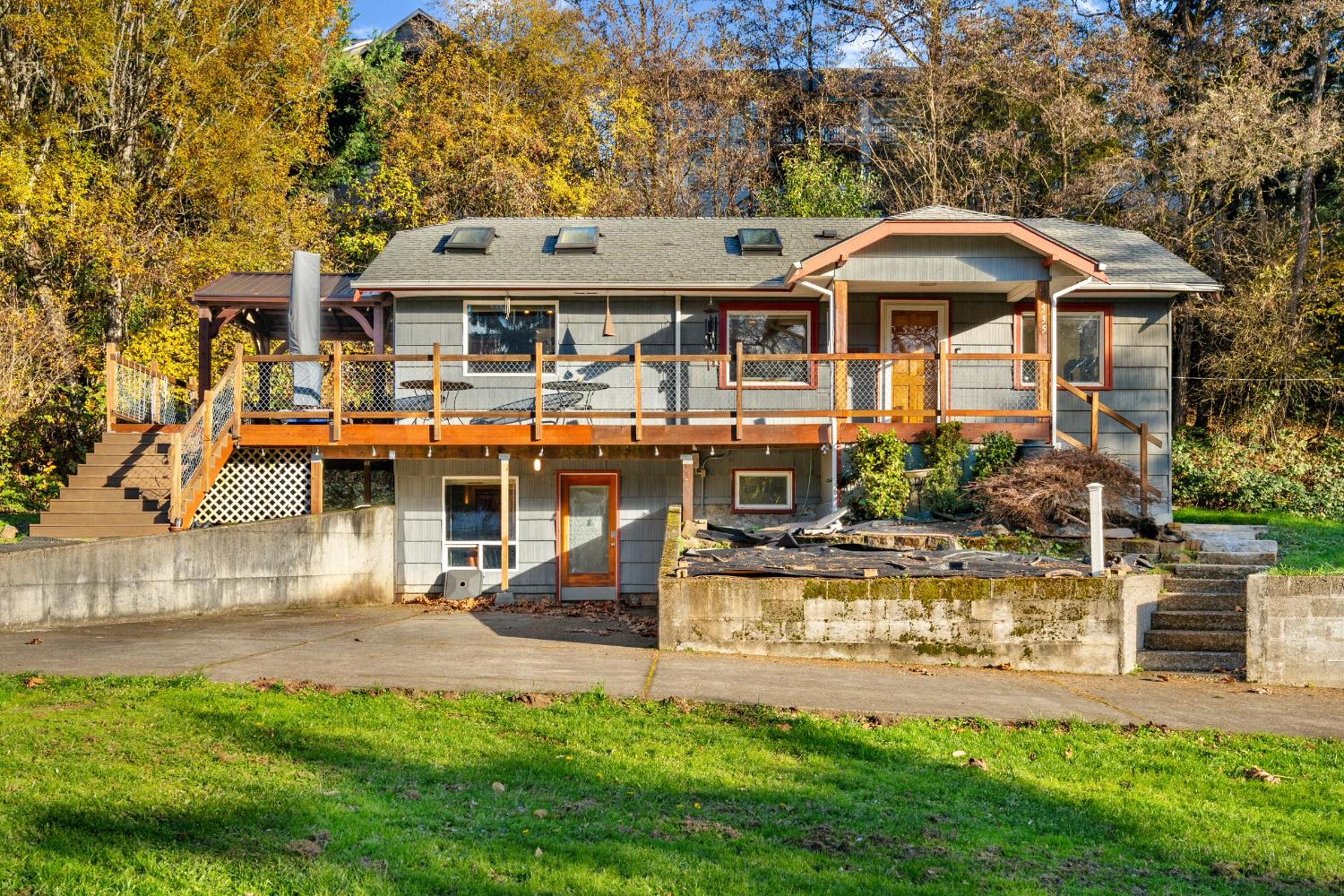 House near Lake w Beautiful Acres to Explore view 4