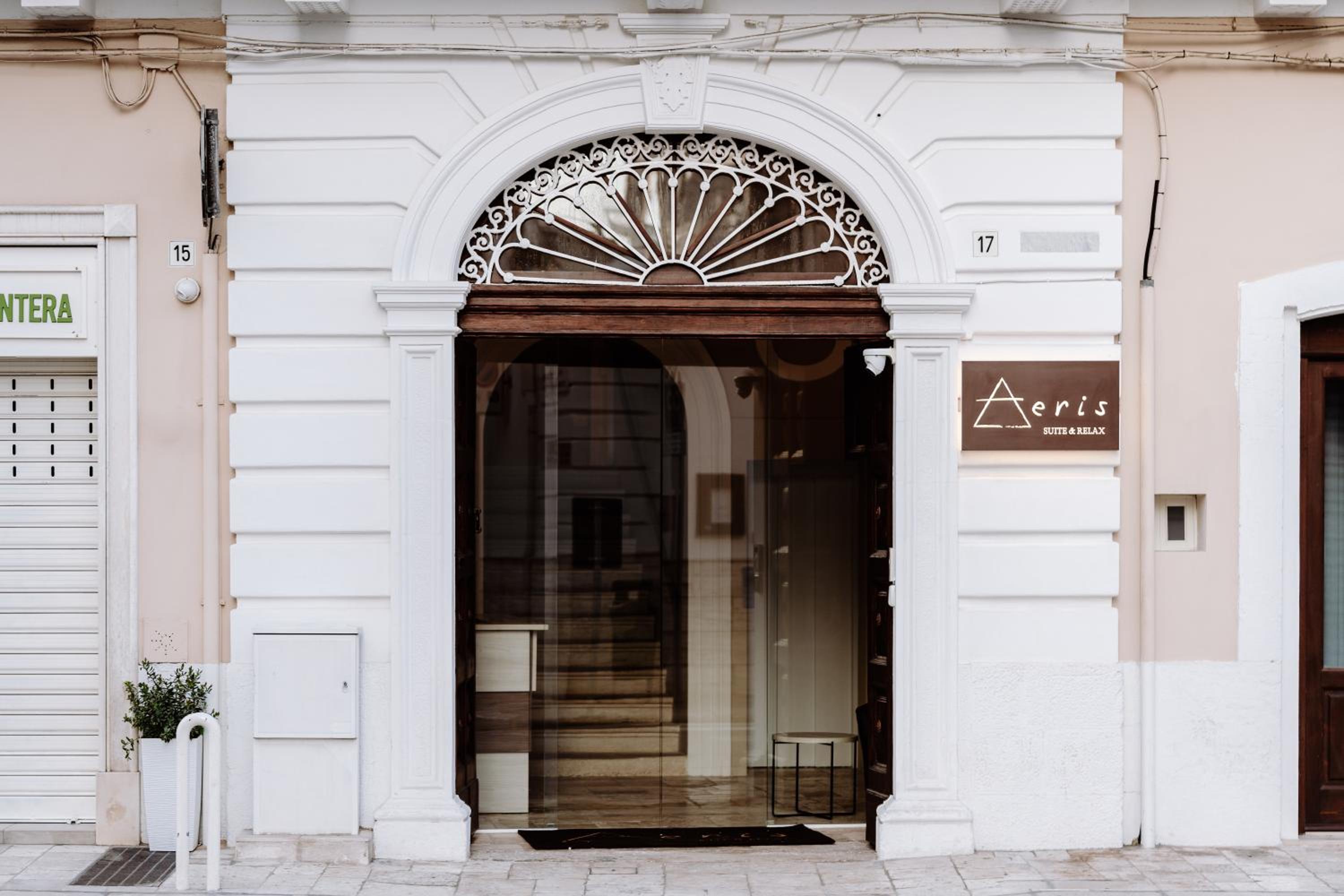 Hotel Aeris Suite & Relax - Image 1