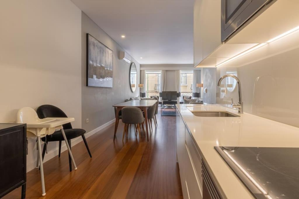 Self check-in, 3BR, AC/heating & breakfast terrace view 4