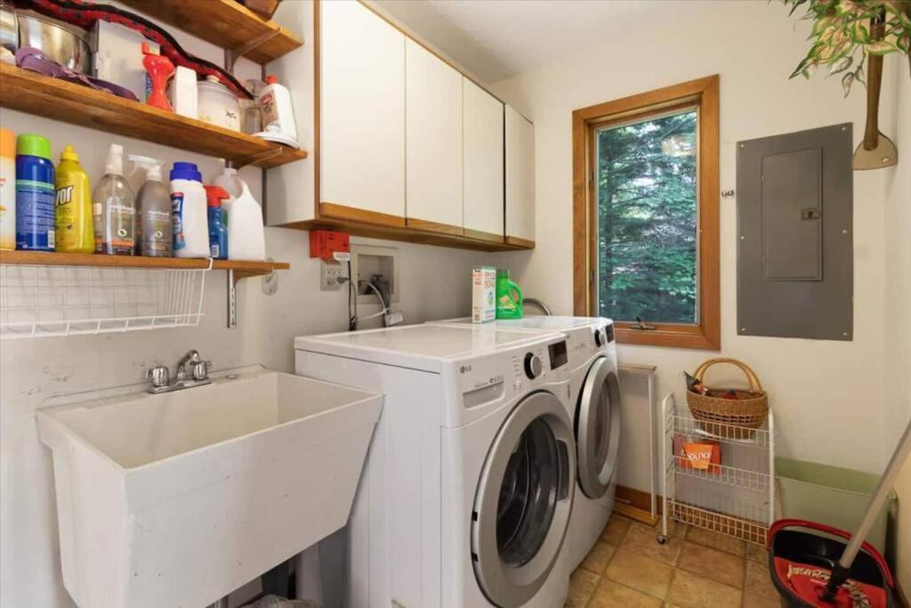 Split Rock Classic Chalet – Game Room & Family Friendly view 5