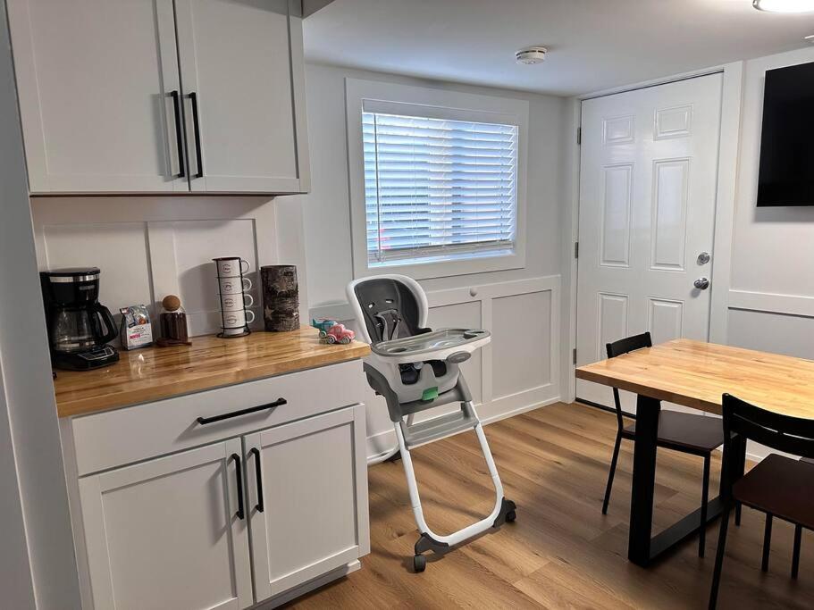 Peaceful home, walking distance to AHts downtown view 2