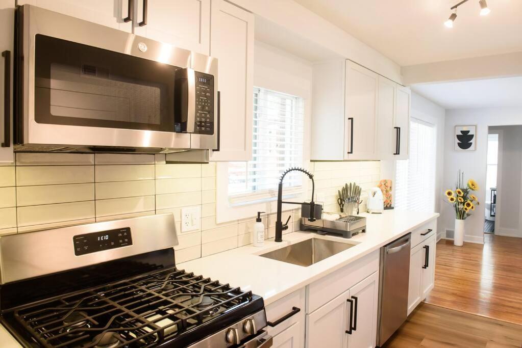 Peaceful home, walking distance to AHts downtown view 3