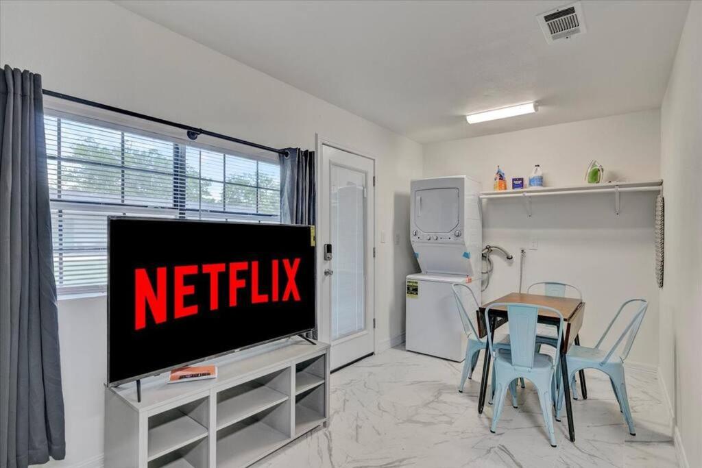 Stylishly Remodeled 2-Bedroom home in Orangefield view 5