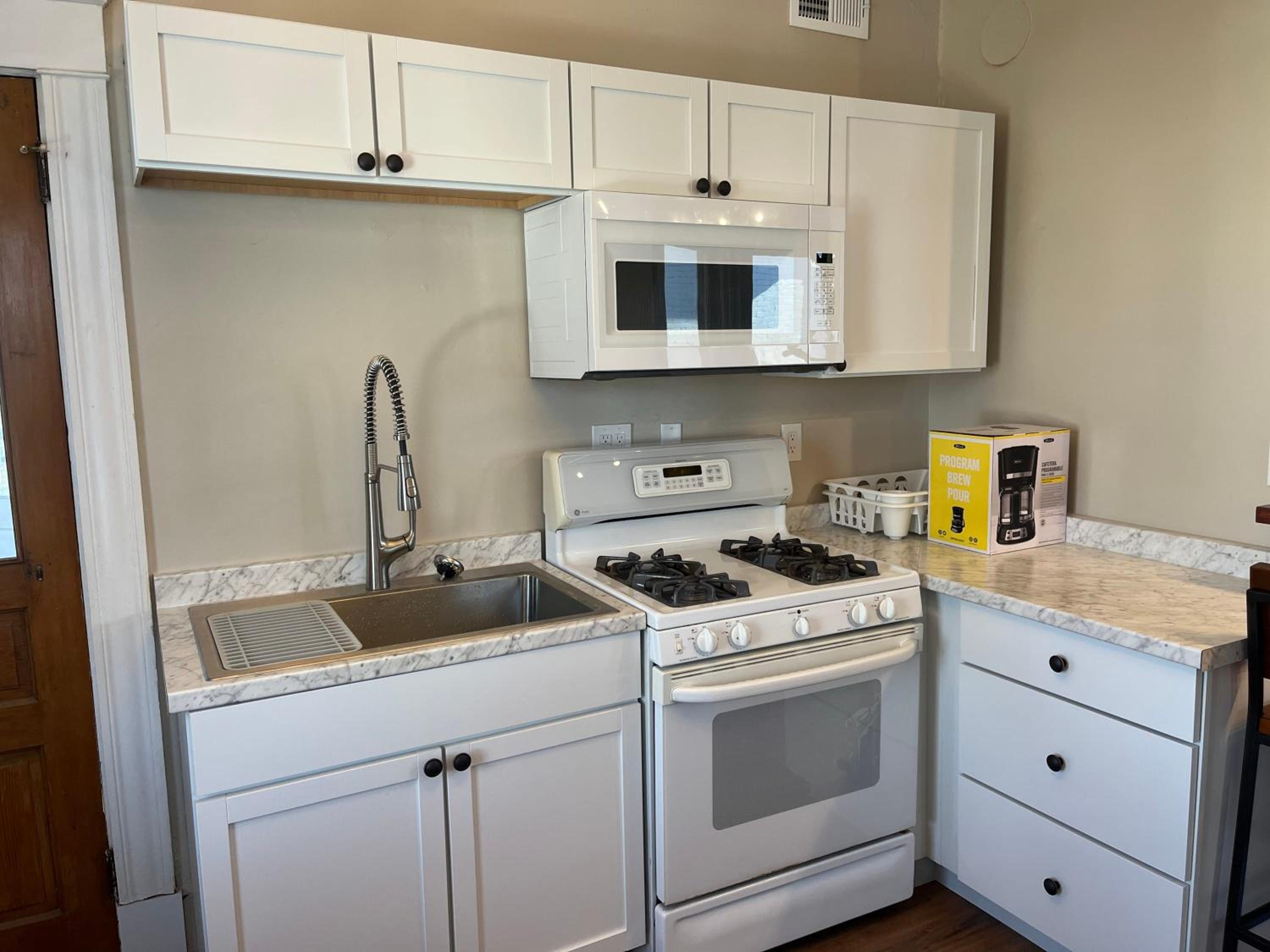 Cleneay #2 Private 3 Bed near Xavier & Downton view 3
