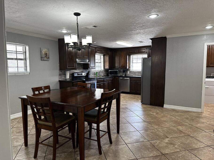 Spacious 5 bedroom home in Bridge City - Property Image 9