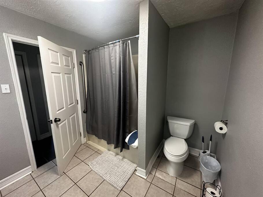 Spacious 5 bedroom home in Bridge City - Property Image 5