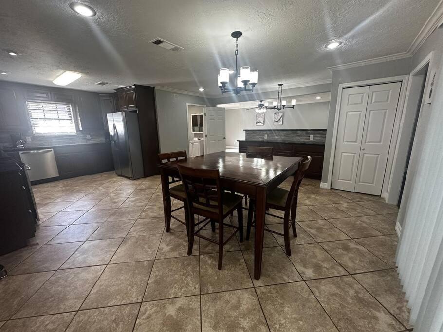 Spacious 5 bedroom home in Bridge City - Property Image 3