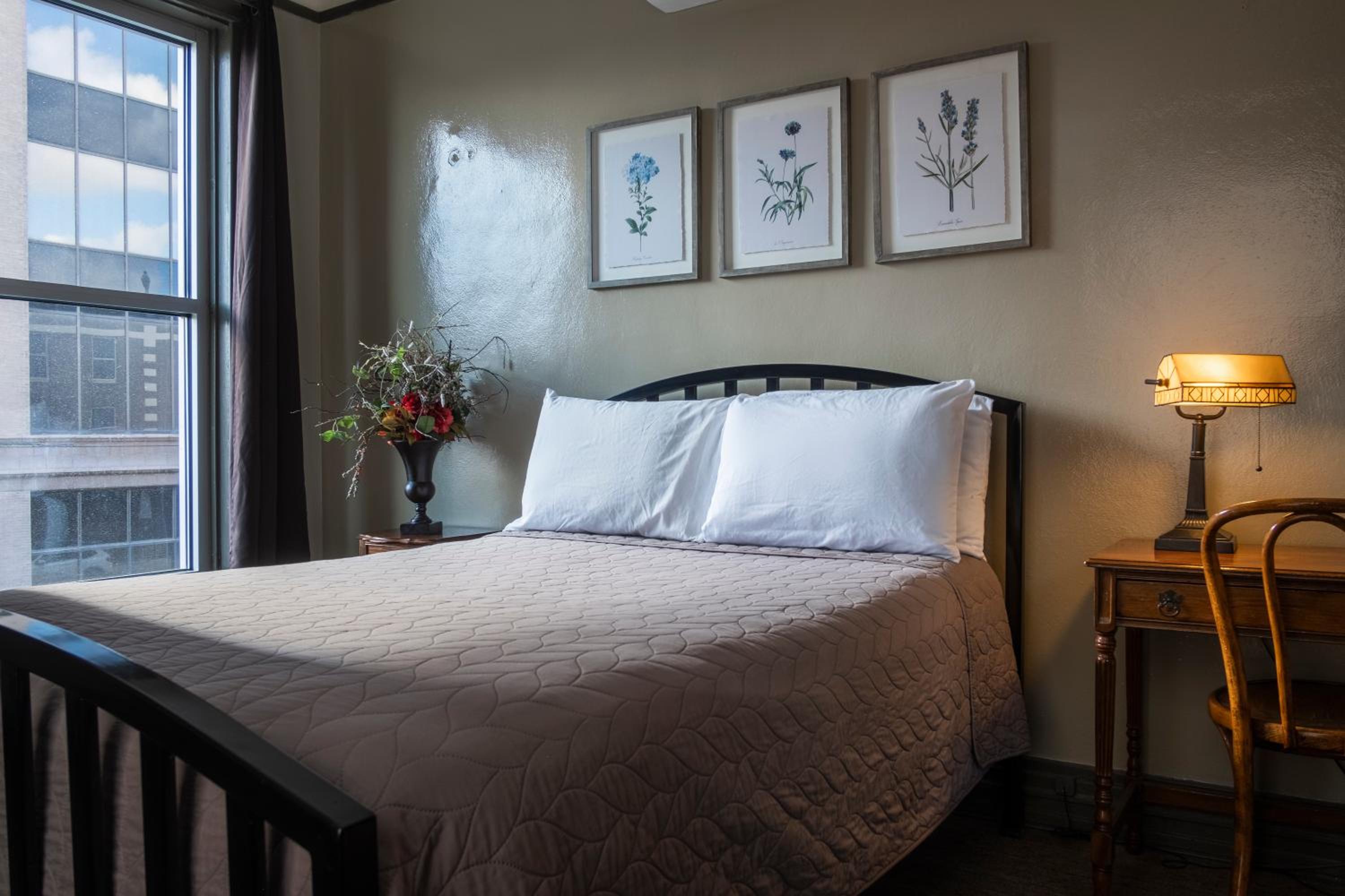 Gardner Hotel & Hostel