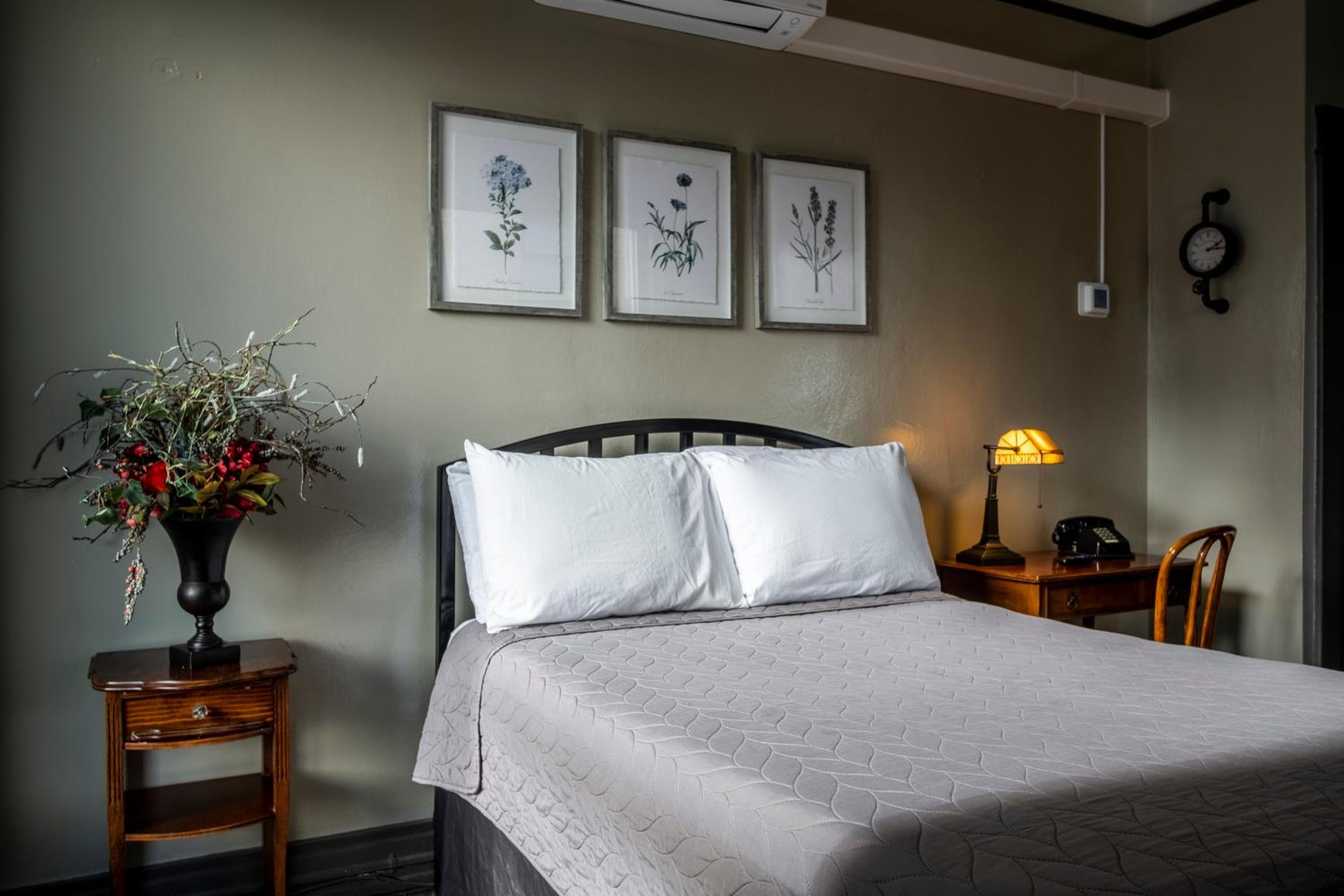 Gardner Hotel & Hostel